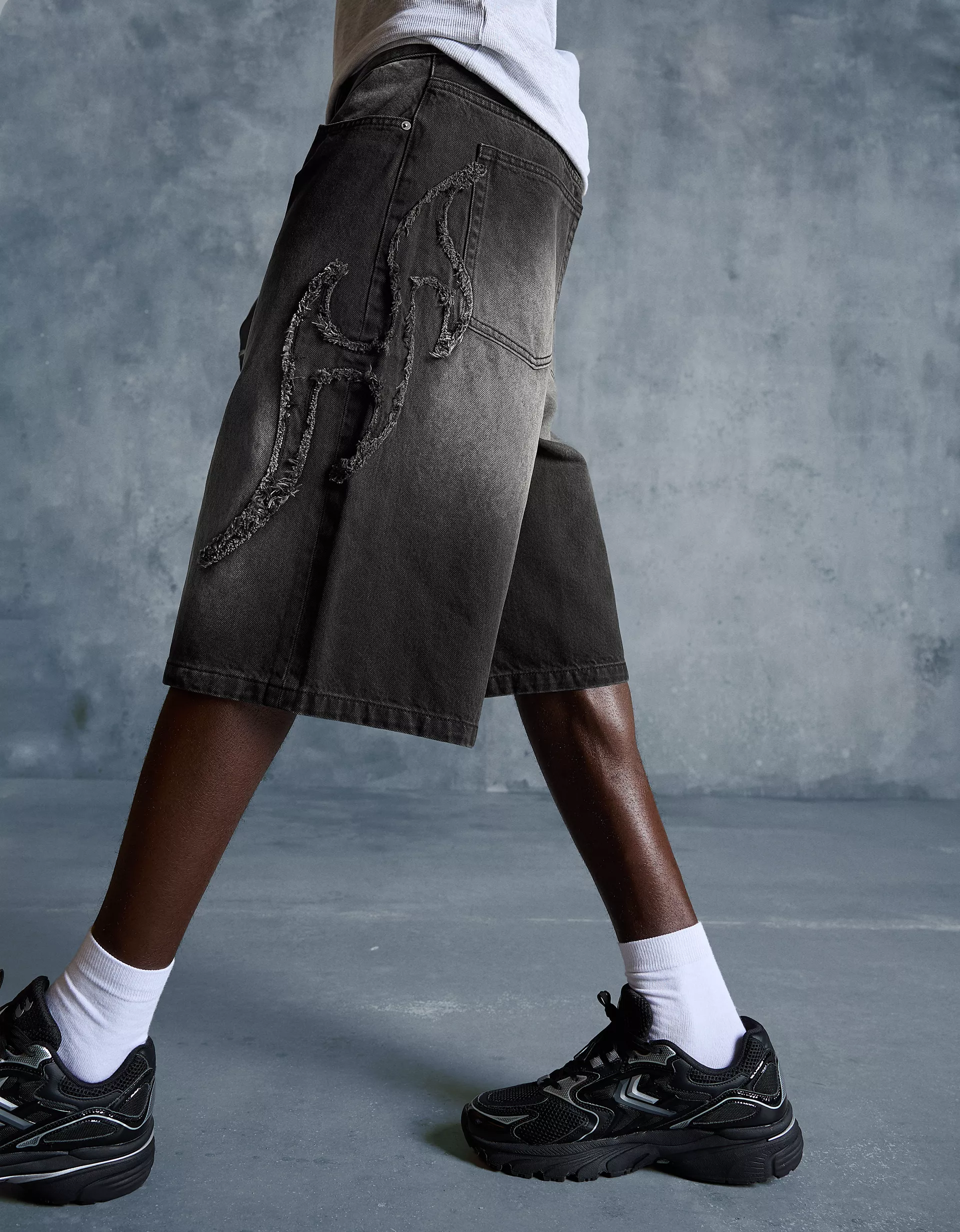 Bershka Bermuda baggy fit à patch — Black