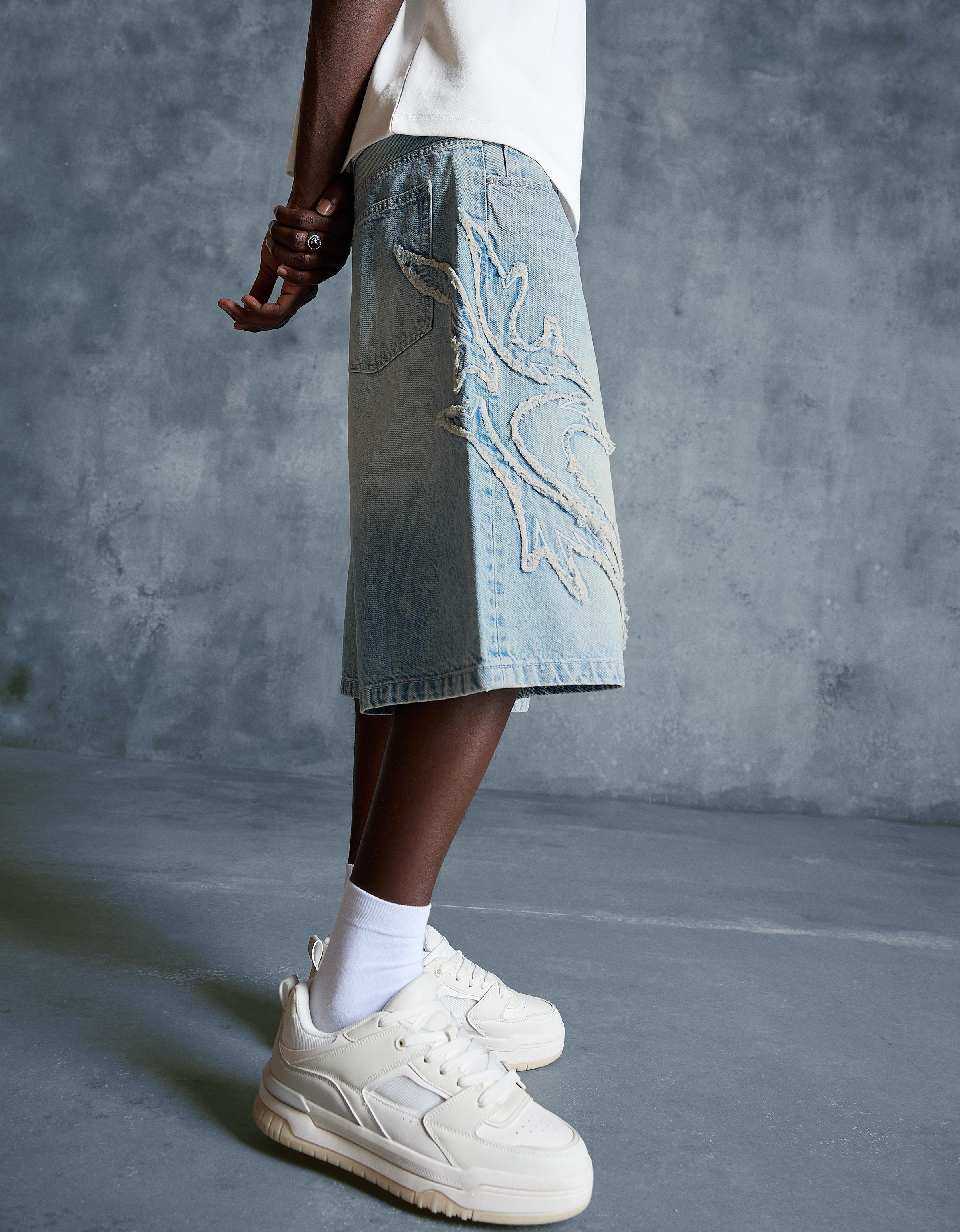 Bershka Bermuda baggy fit à patch — Royal