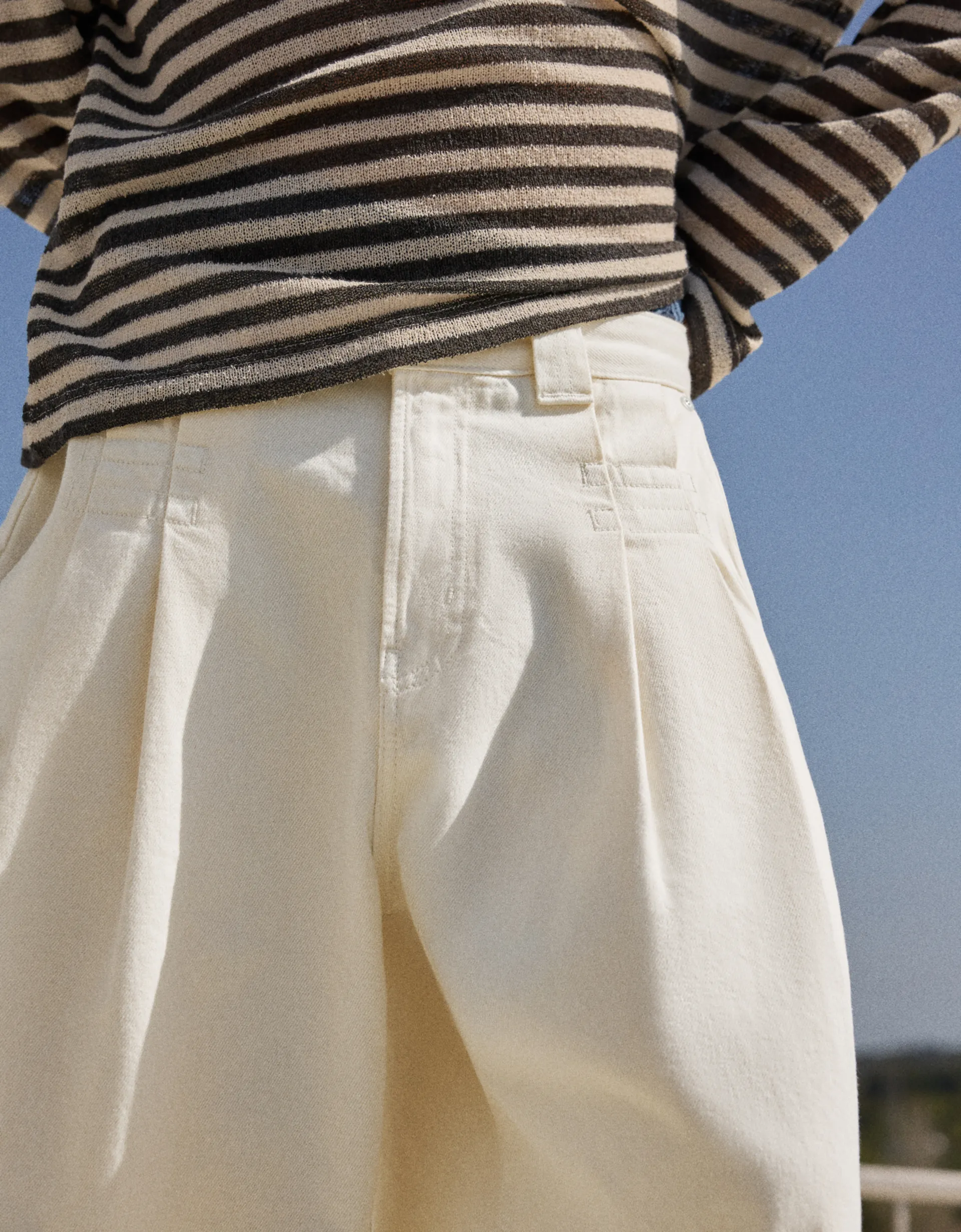 Bershka Bermuda barrel à pinces — White