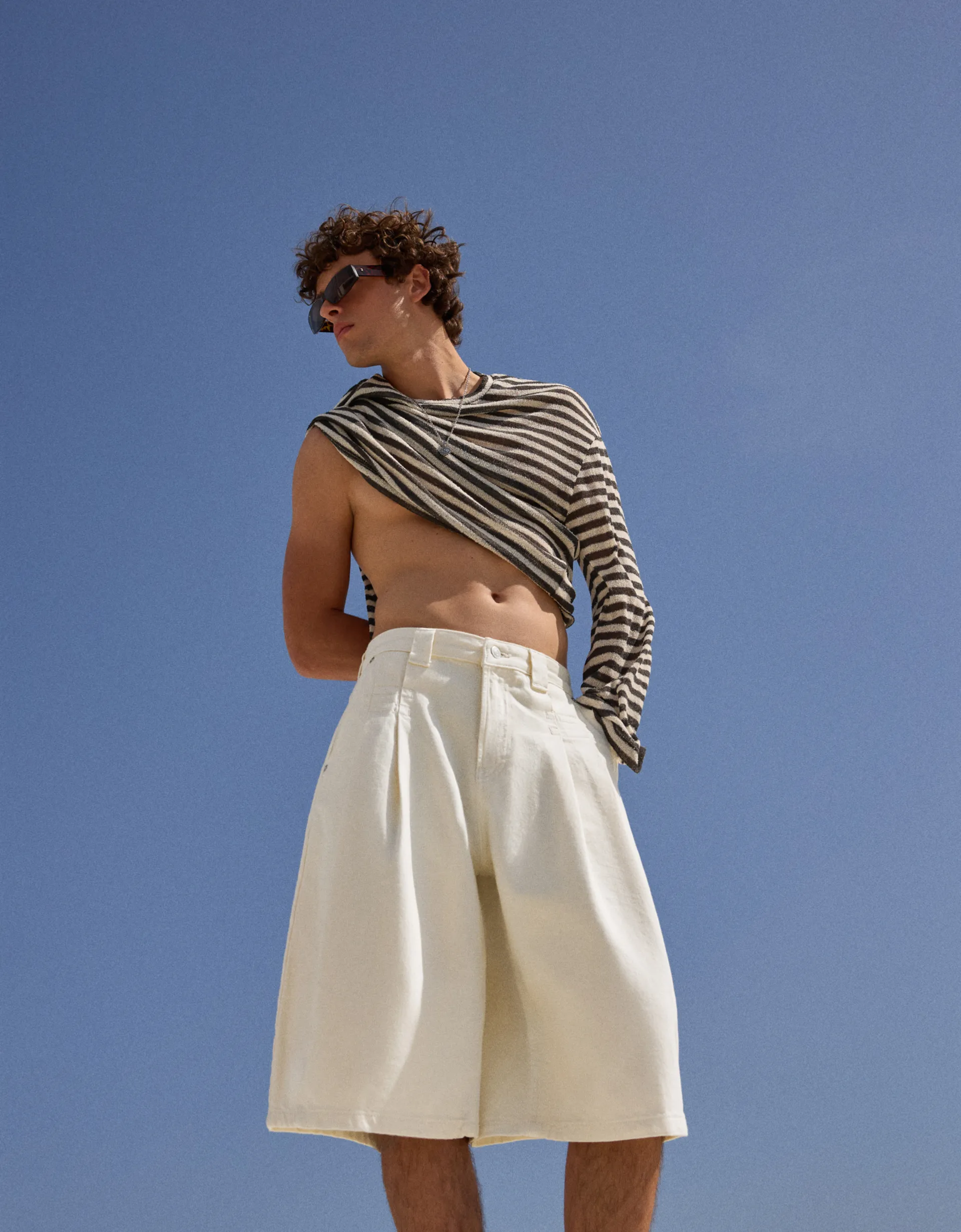 Bershka Bermuda barrel à pinces — White
