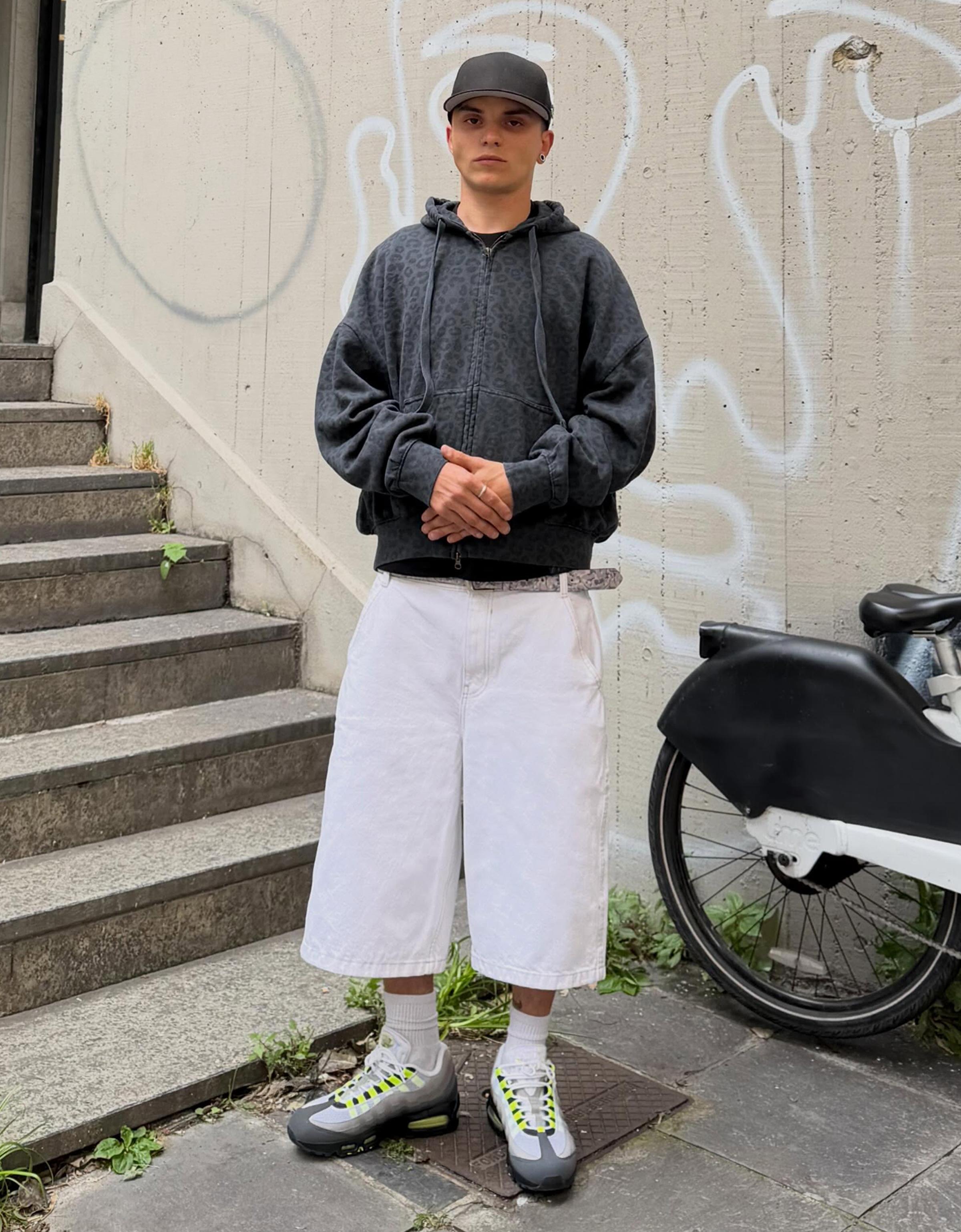 Bershka Bermuda Jean Skater — White