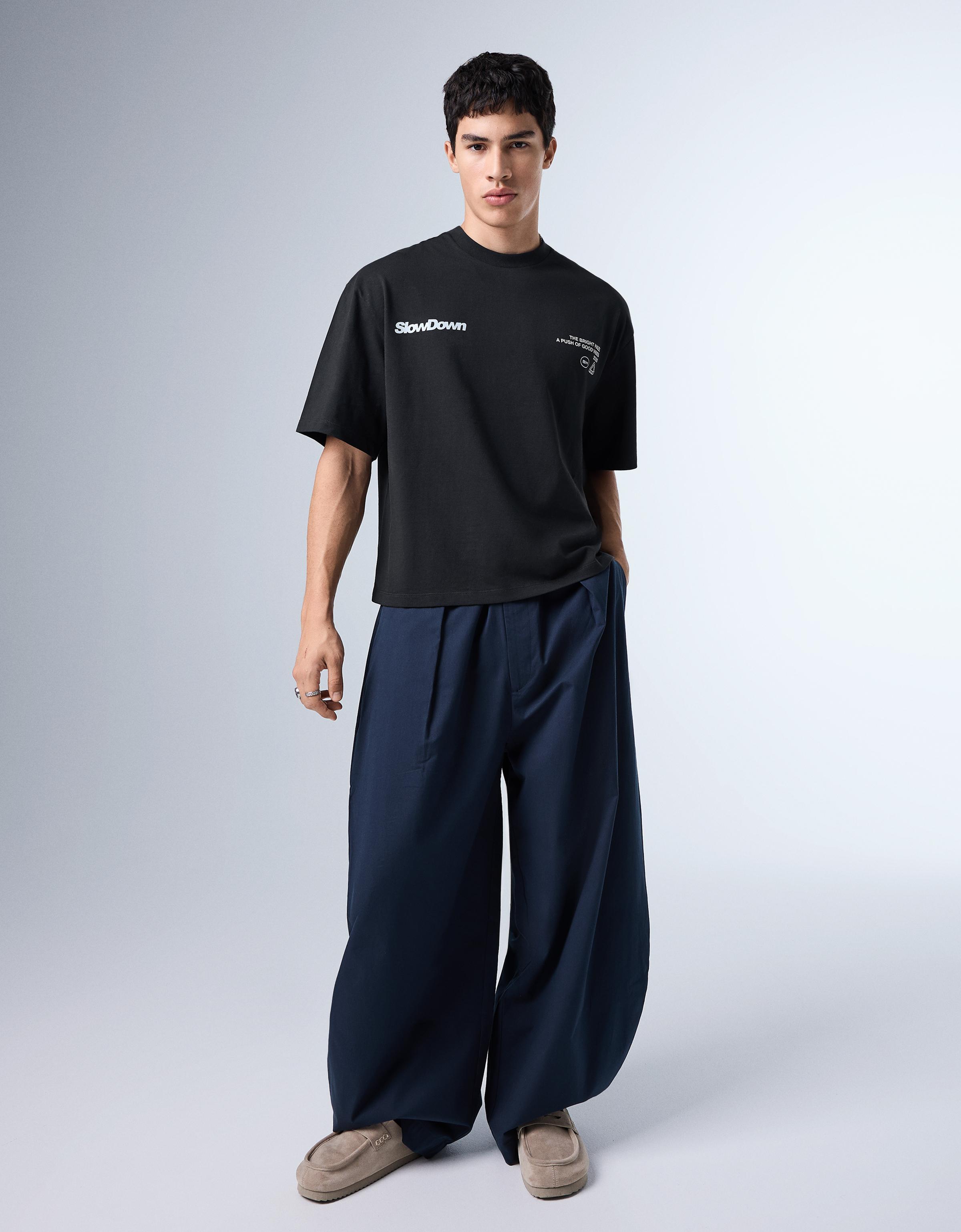 Bershka Boxy street lettering T-shirt — Navy