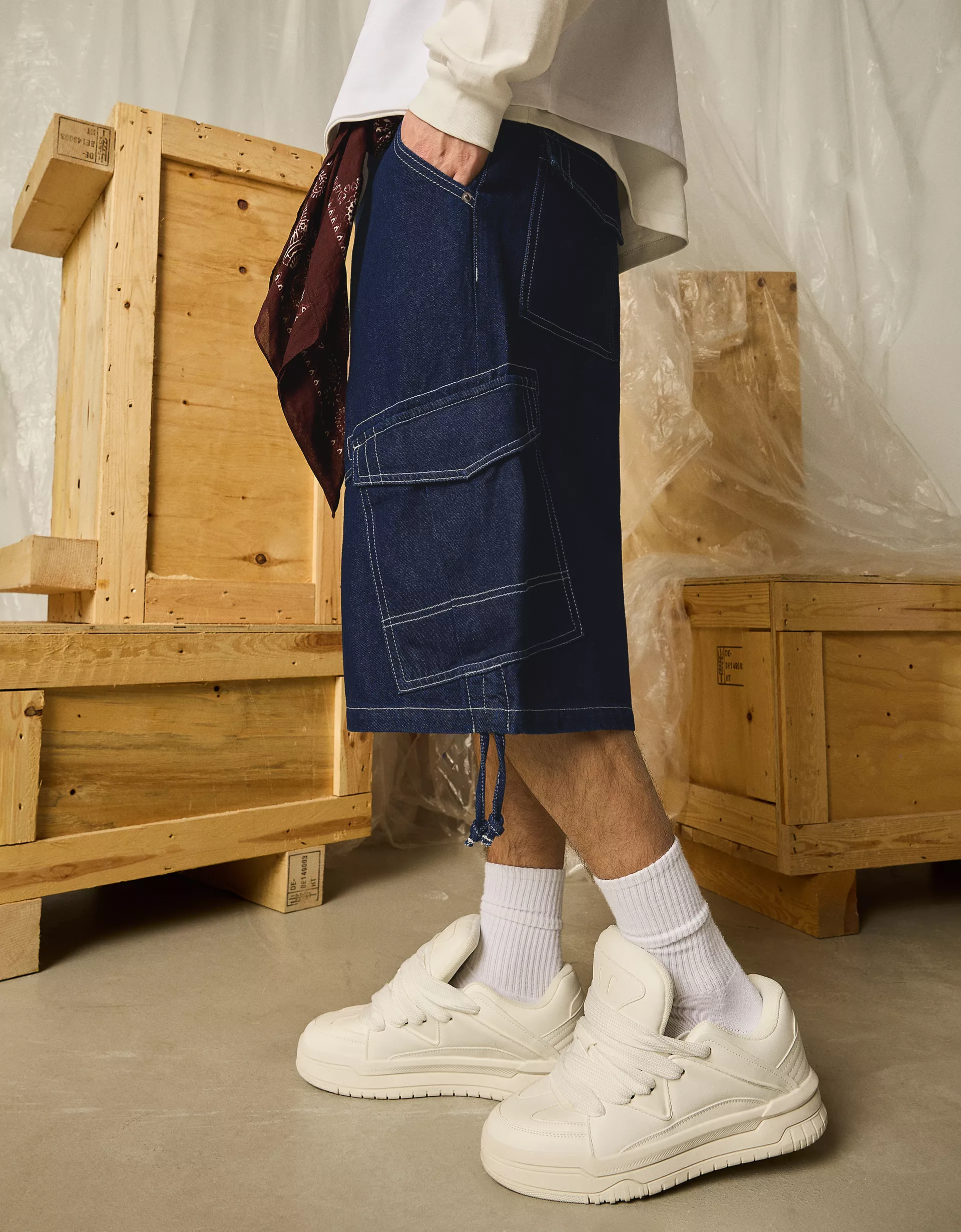 Bershka Denim cargo parachute Bermuda shorts — Navy