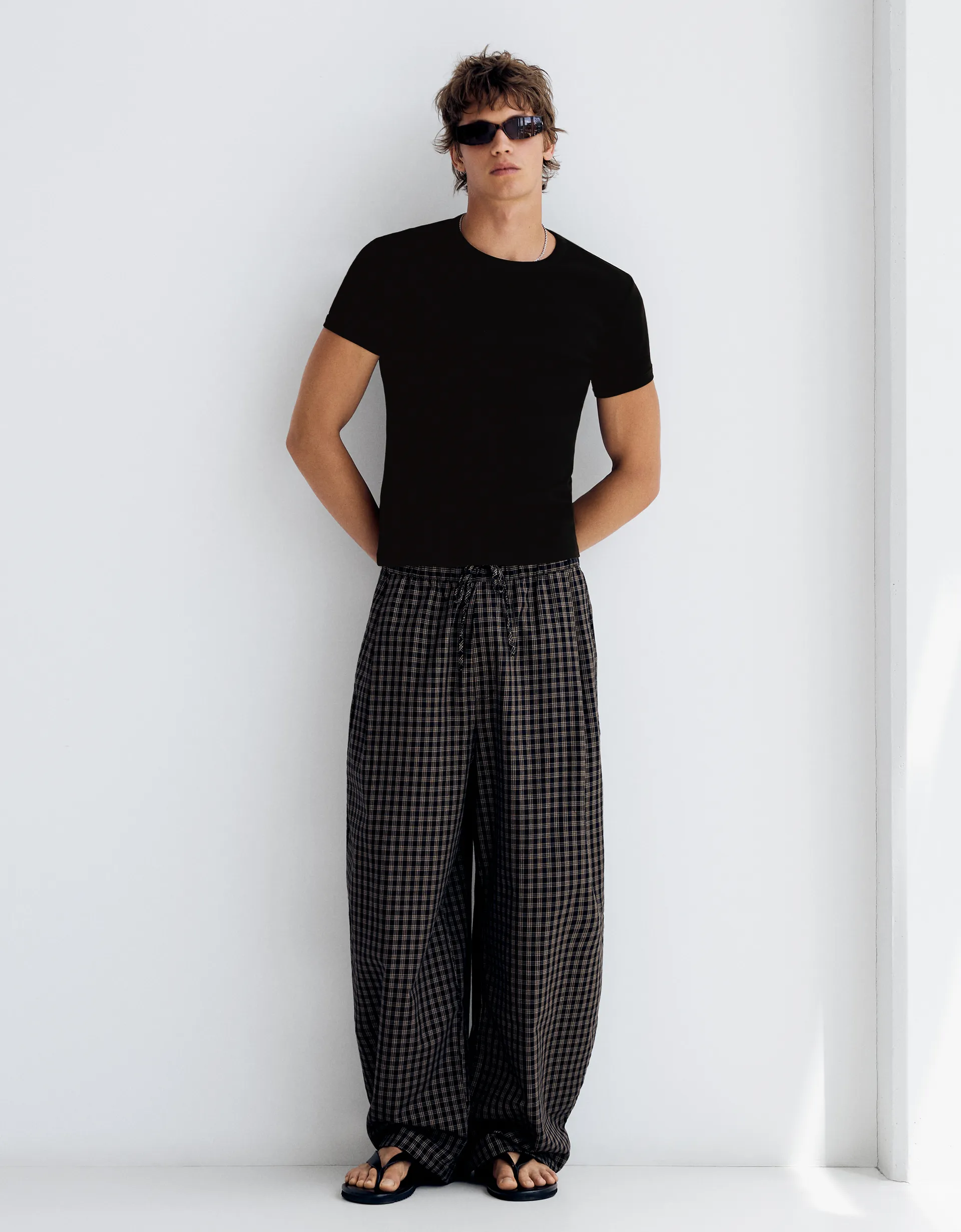 Bershka Slim Fit Ribbed T-Shirt — Noir