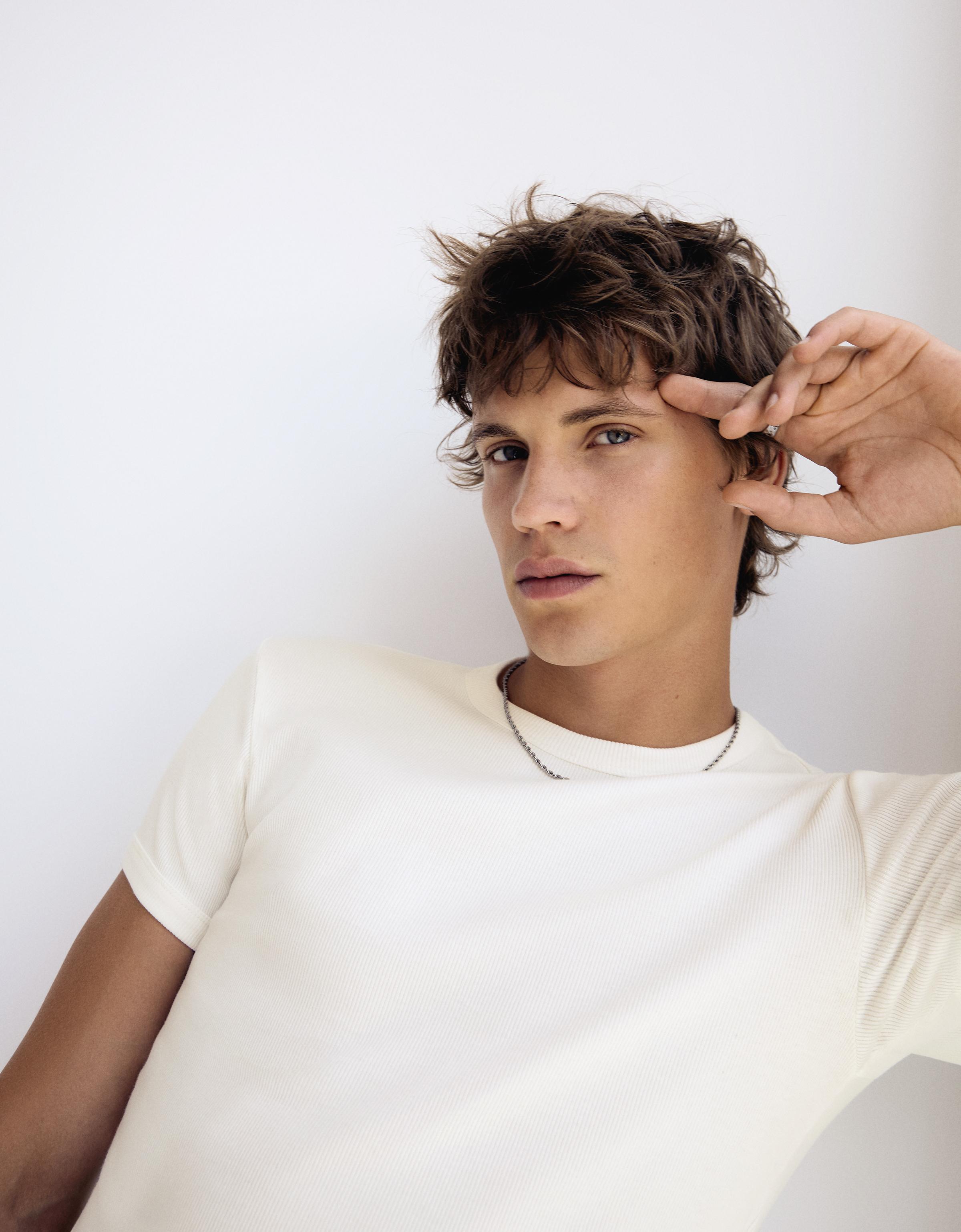 Bershka Slim Fit Ribbed T-Shirt — Blanc