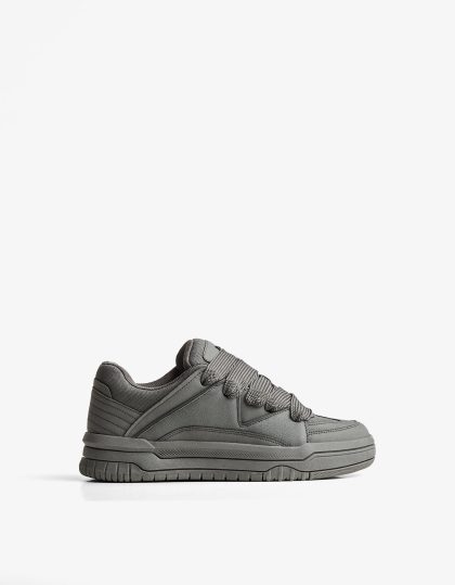 Chunky skate shoes