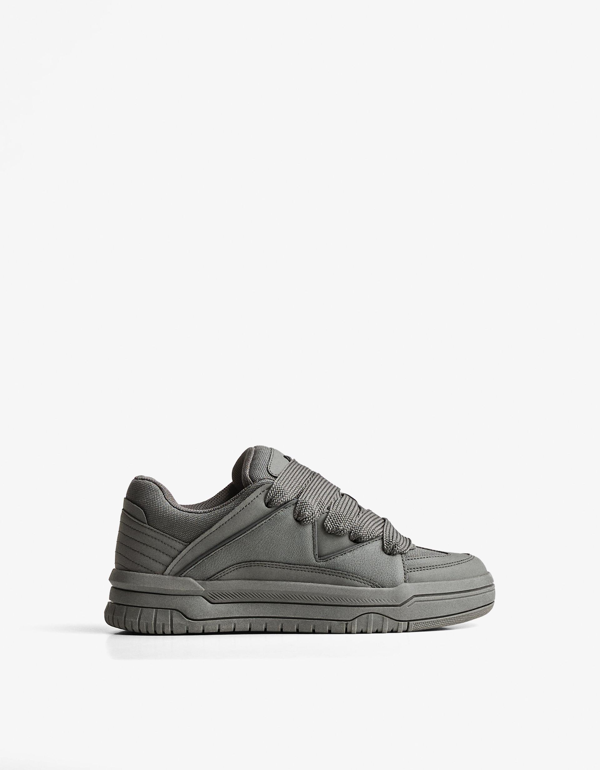 Chunky skate shoes
