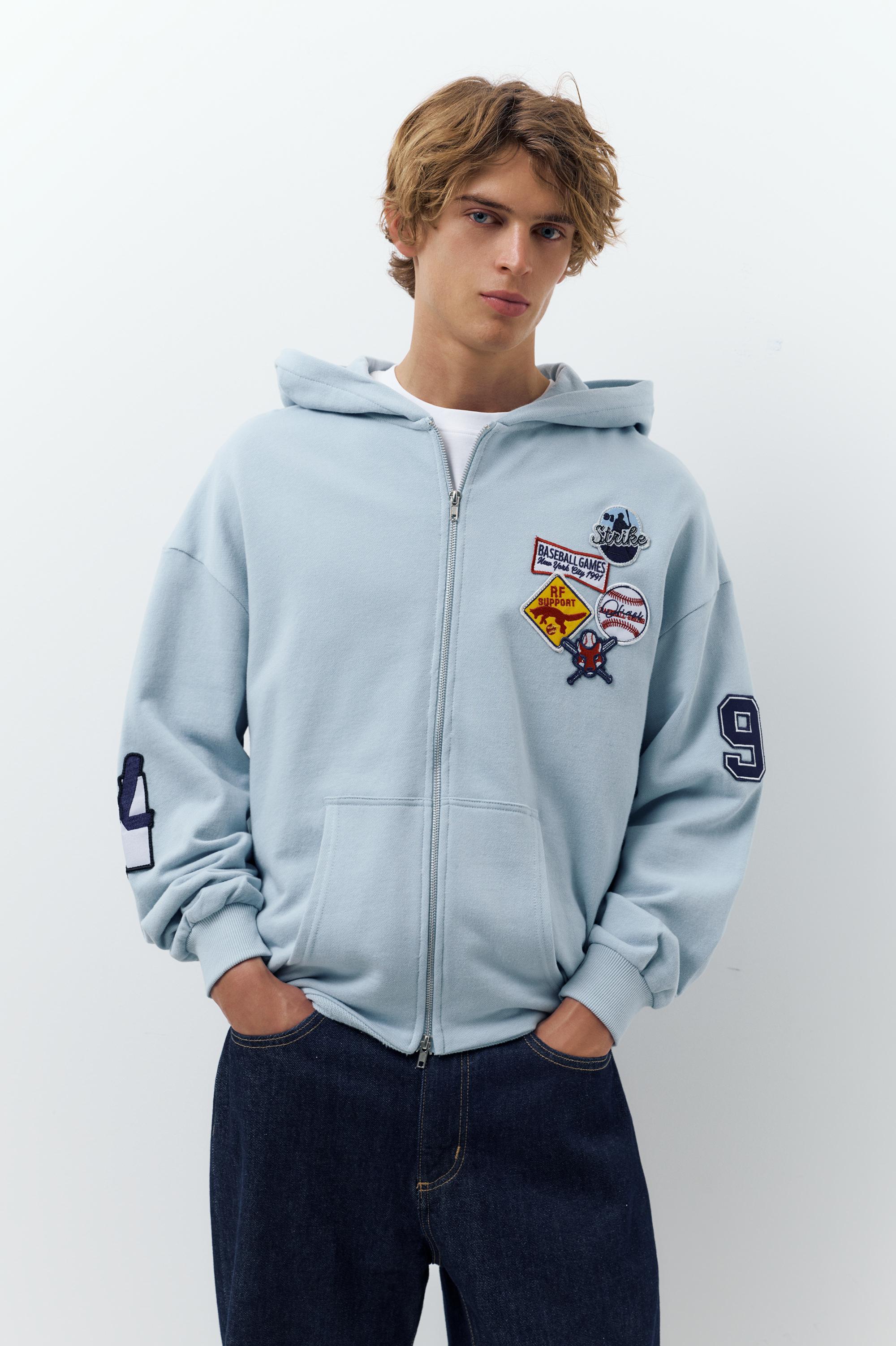 Hooded sweatshirt with zip and patches