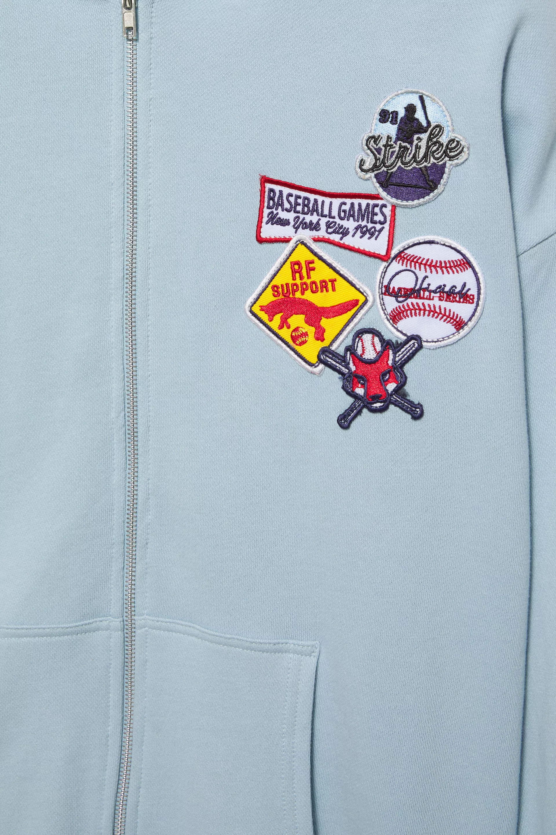 Pull&Bear Hooded sweatshirt with zip and patches — Pale blue