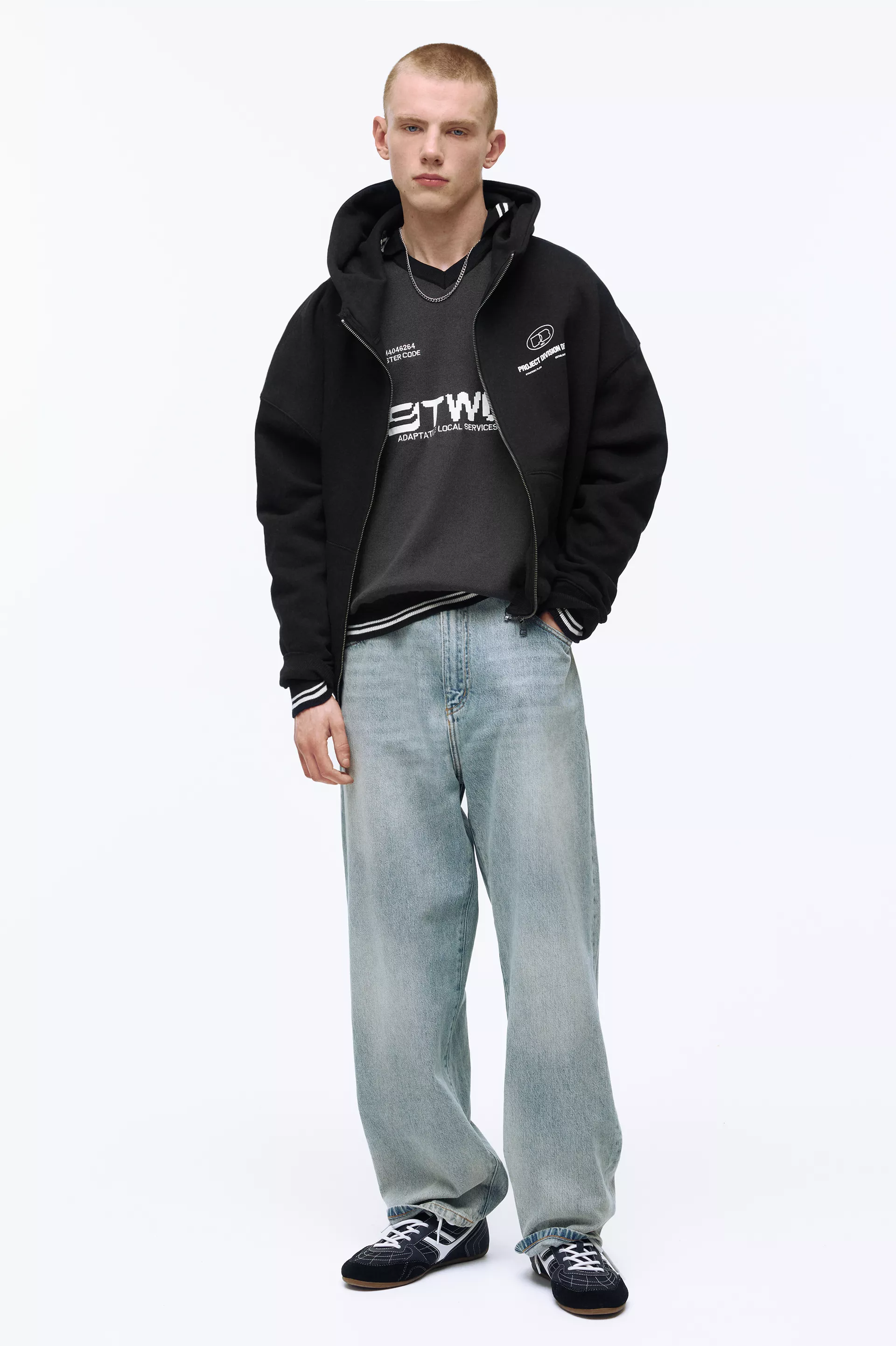 Pull&Bear Hoodie with zipper — Black