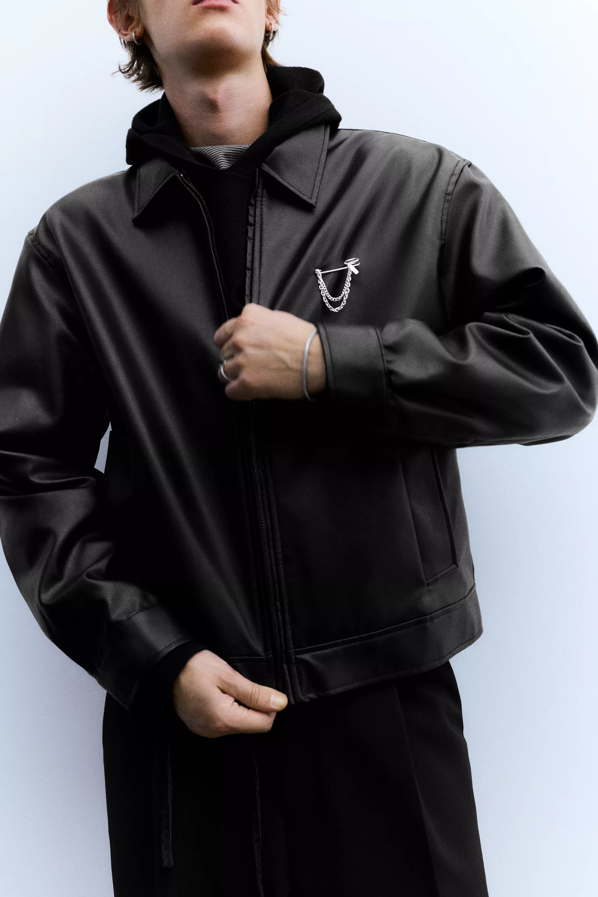 Pull&Bear Leather effect trucker jacket — Black