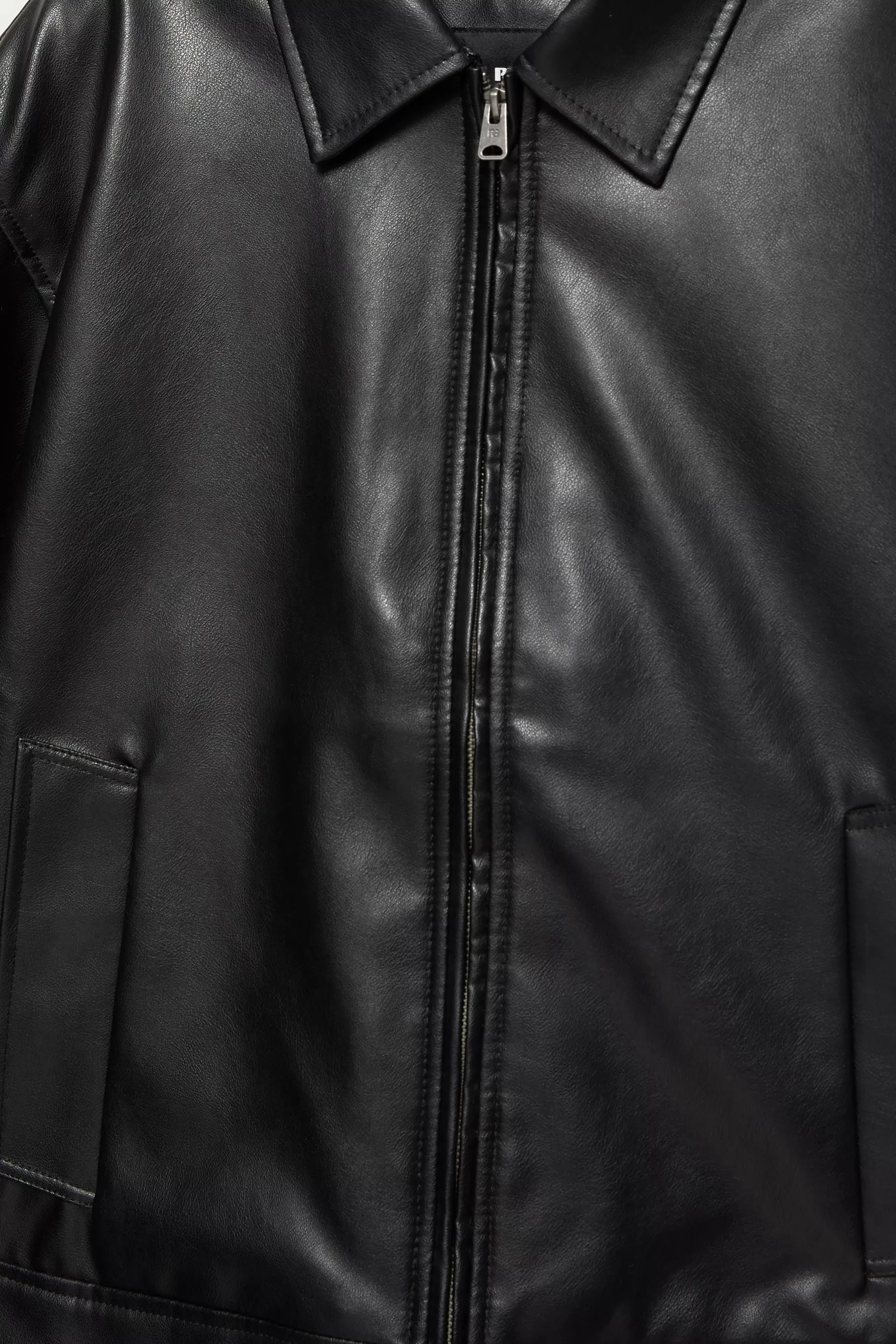 Pull&Bear Leather effect trucker jacket — Black