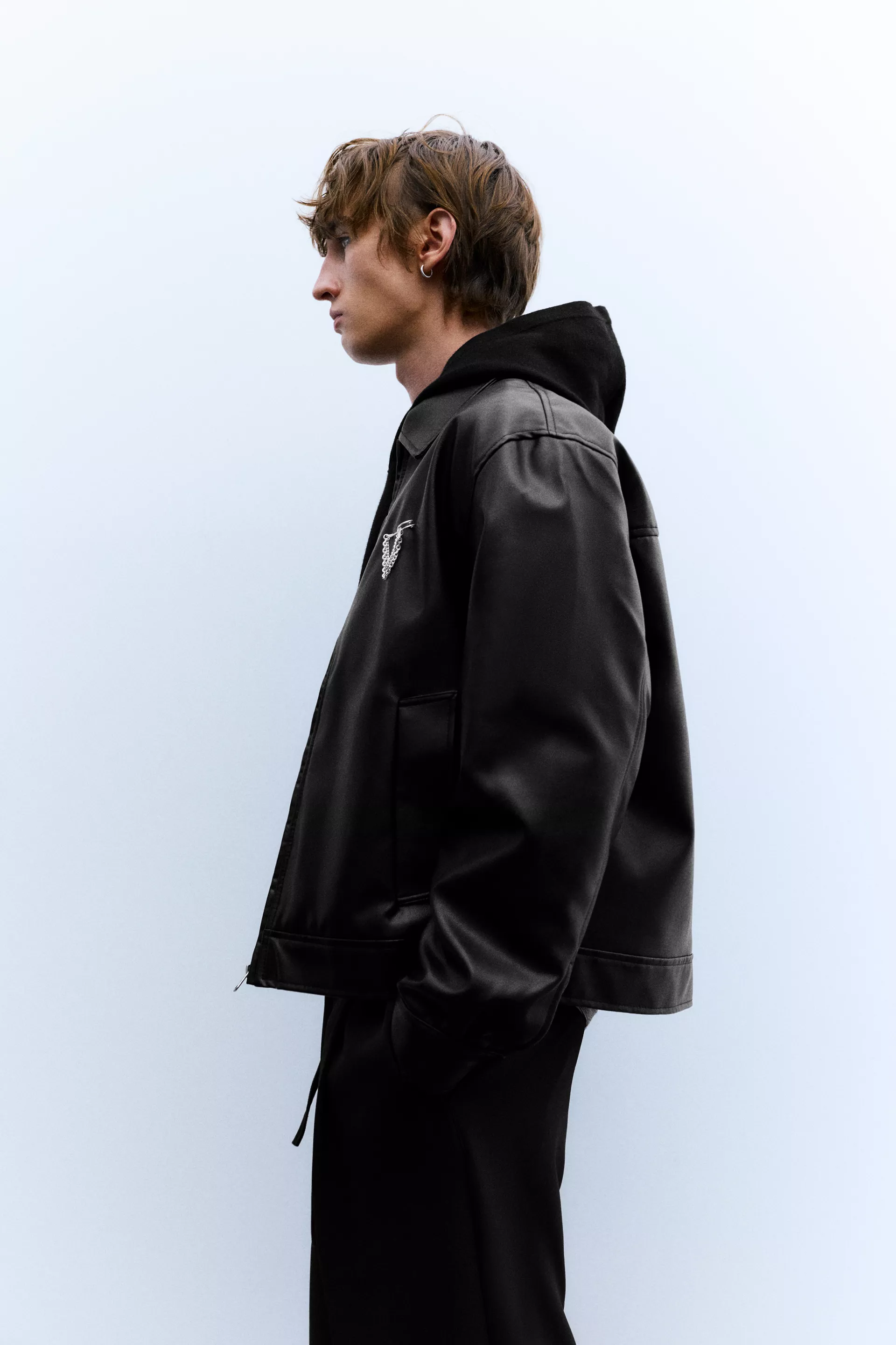 Pull&Bear Leather effect trucker jacket — Black