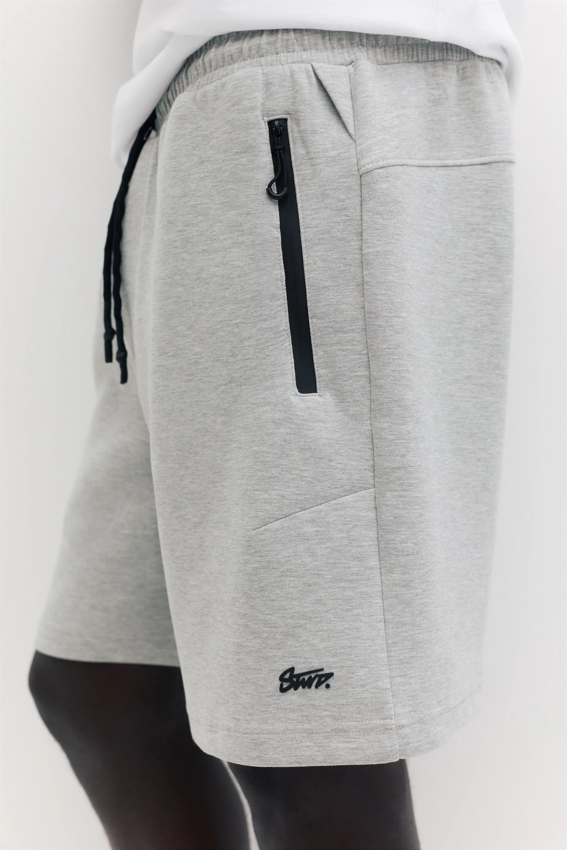 Pull&Bear Regular fit jogger Bermuda shorts — Light Grey