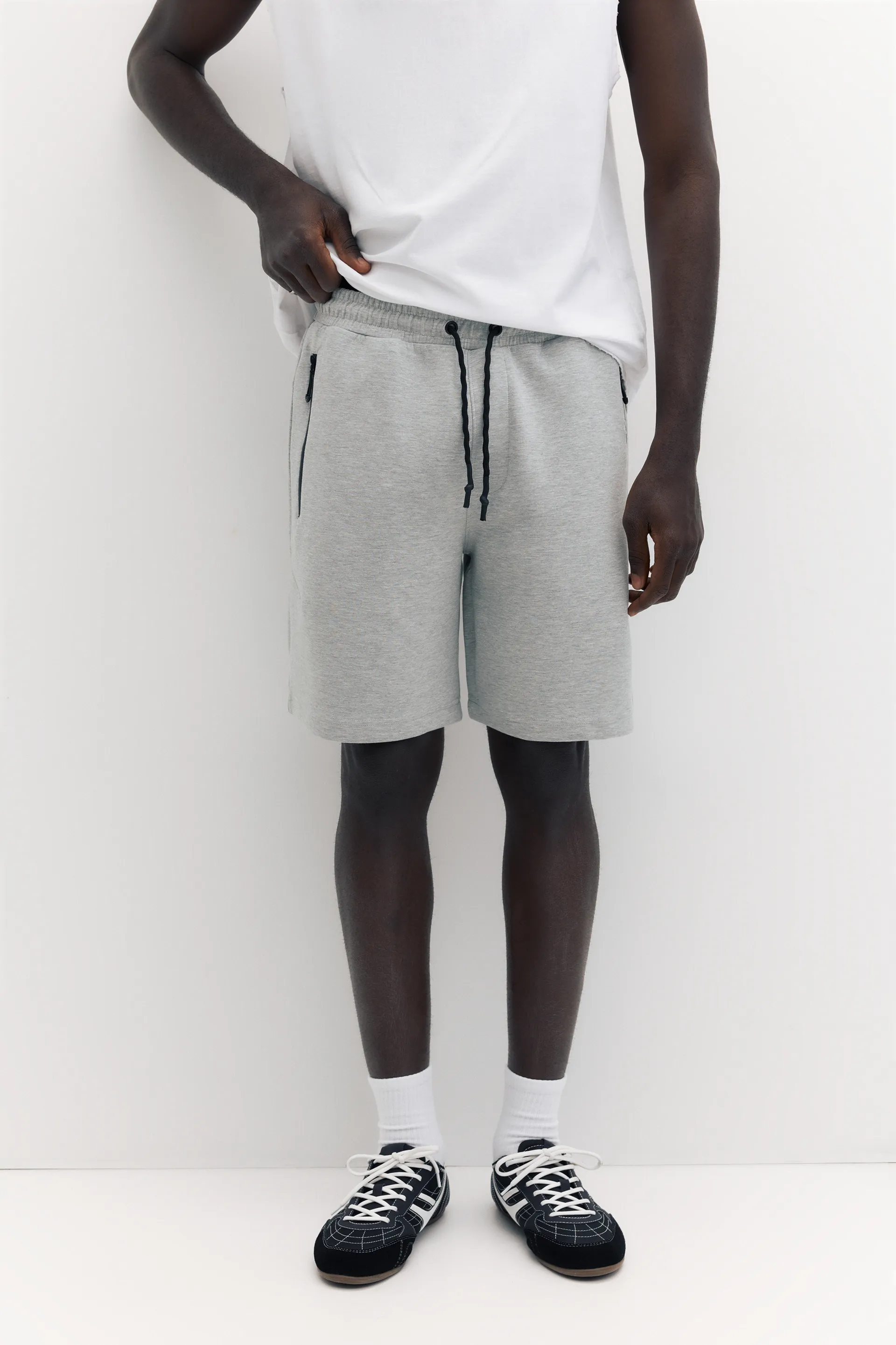 Pull&Bear Regular fit jogger Bermuda shorts — Light Grey