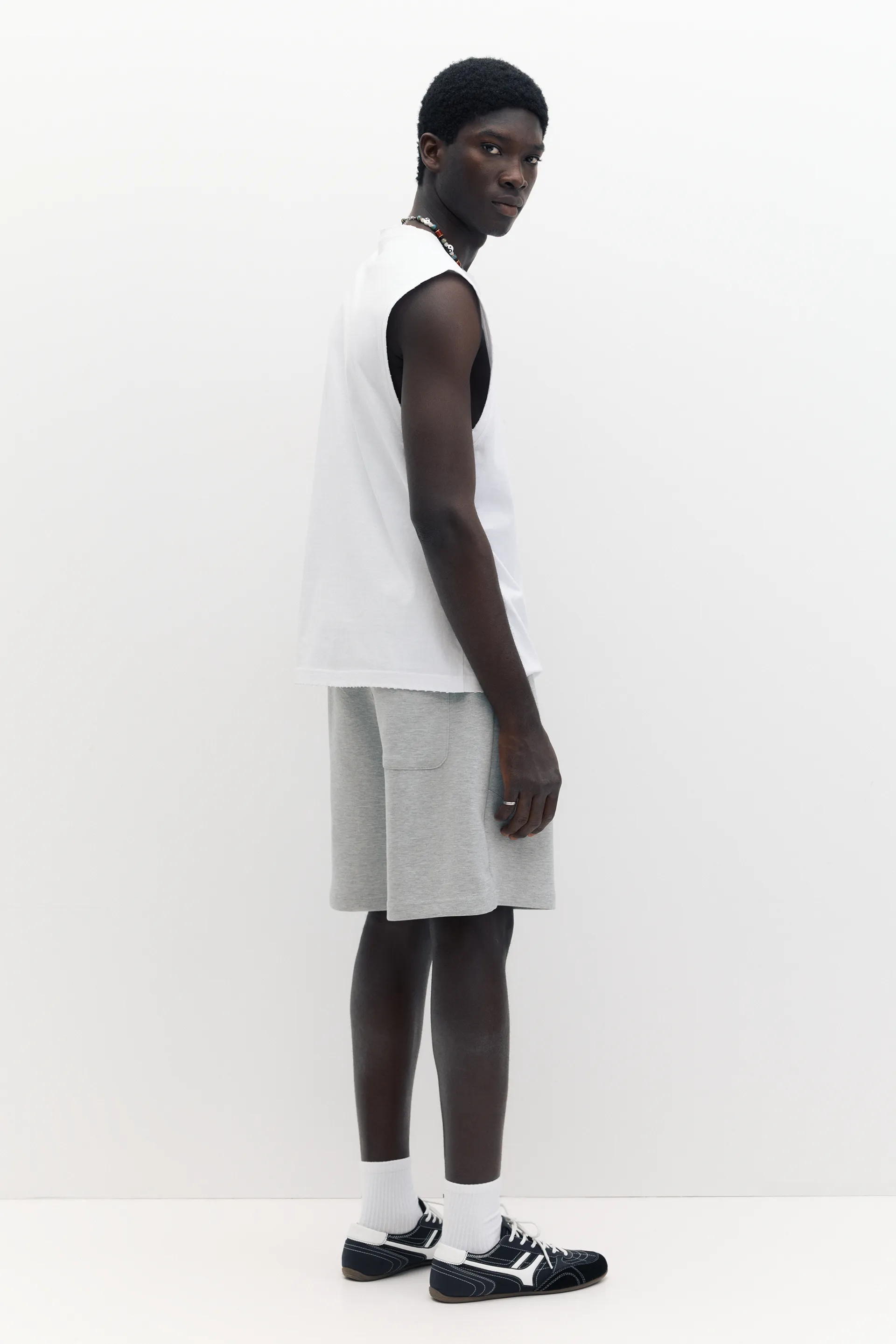 Pull&Bear Regular fit jogger Bermuda shorts — Light Grey