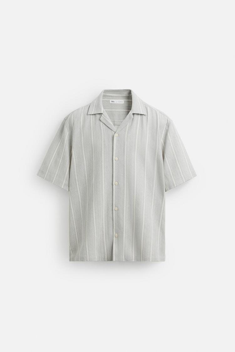 Chemise à rayures boutonnée