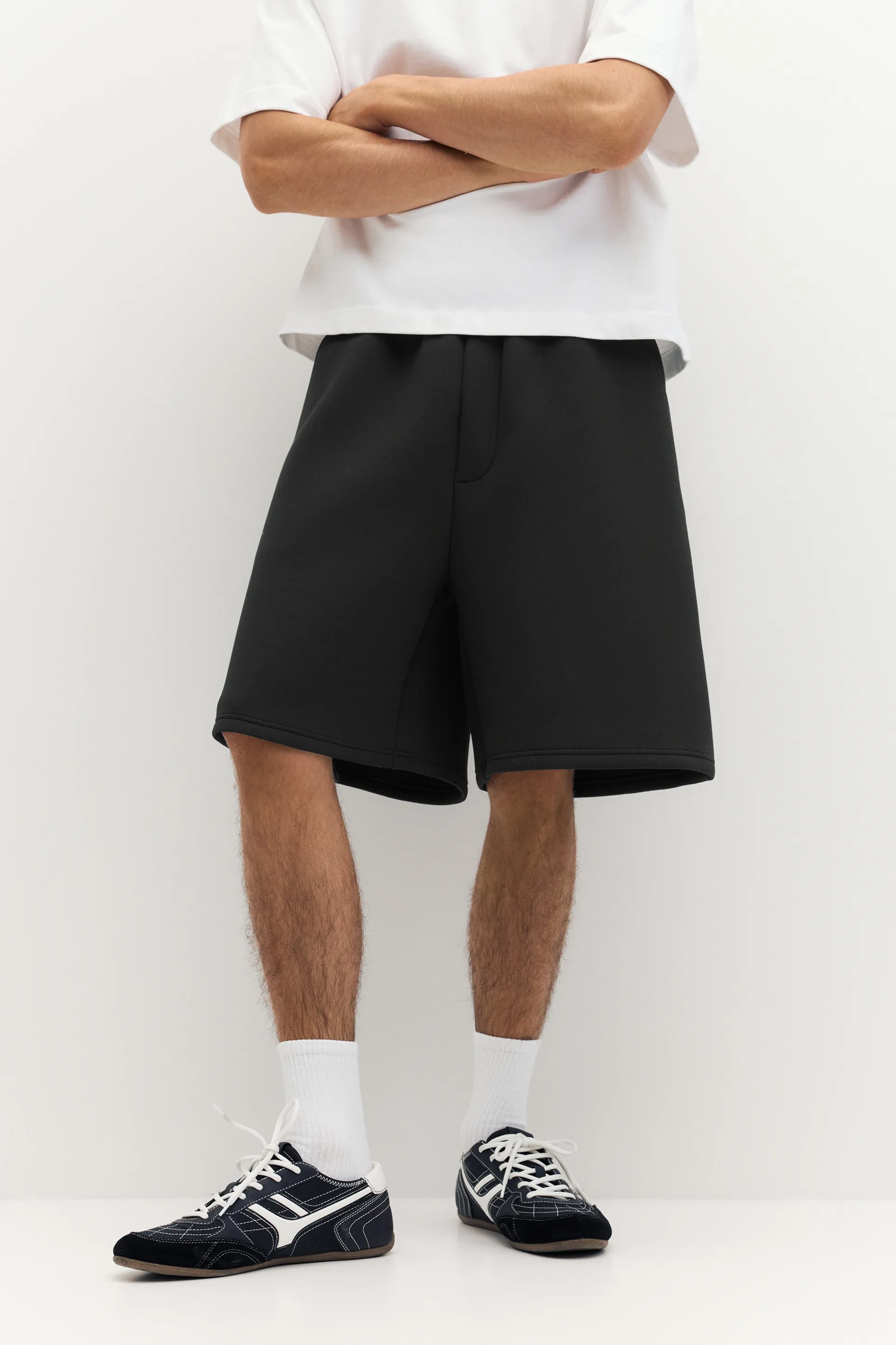 Pull&Bear Neoprene Look Jogger Shorts — Black
