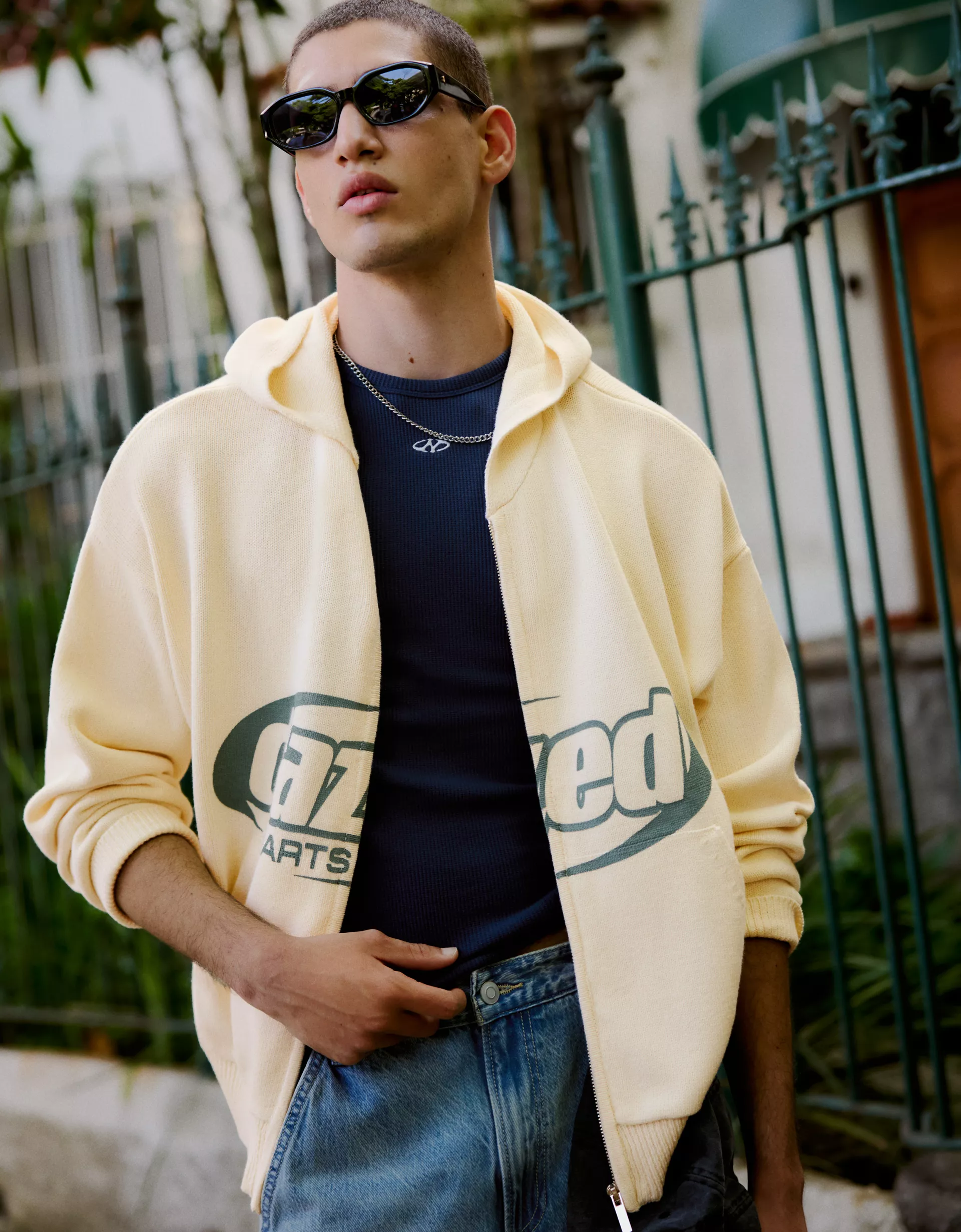 Bershka Veste à capuche imprimée — Cream