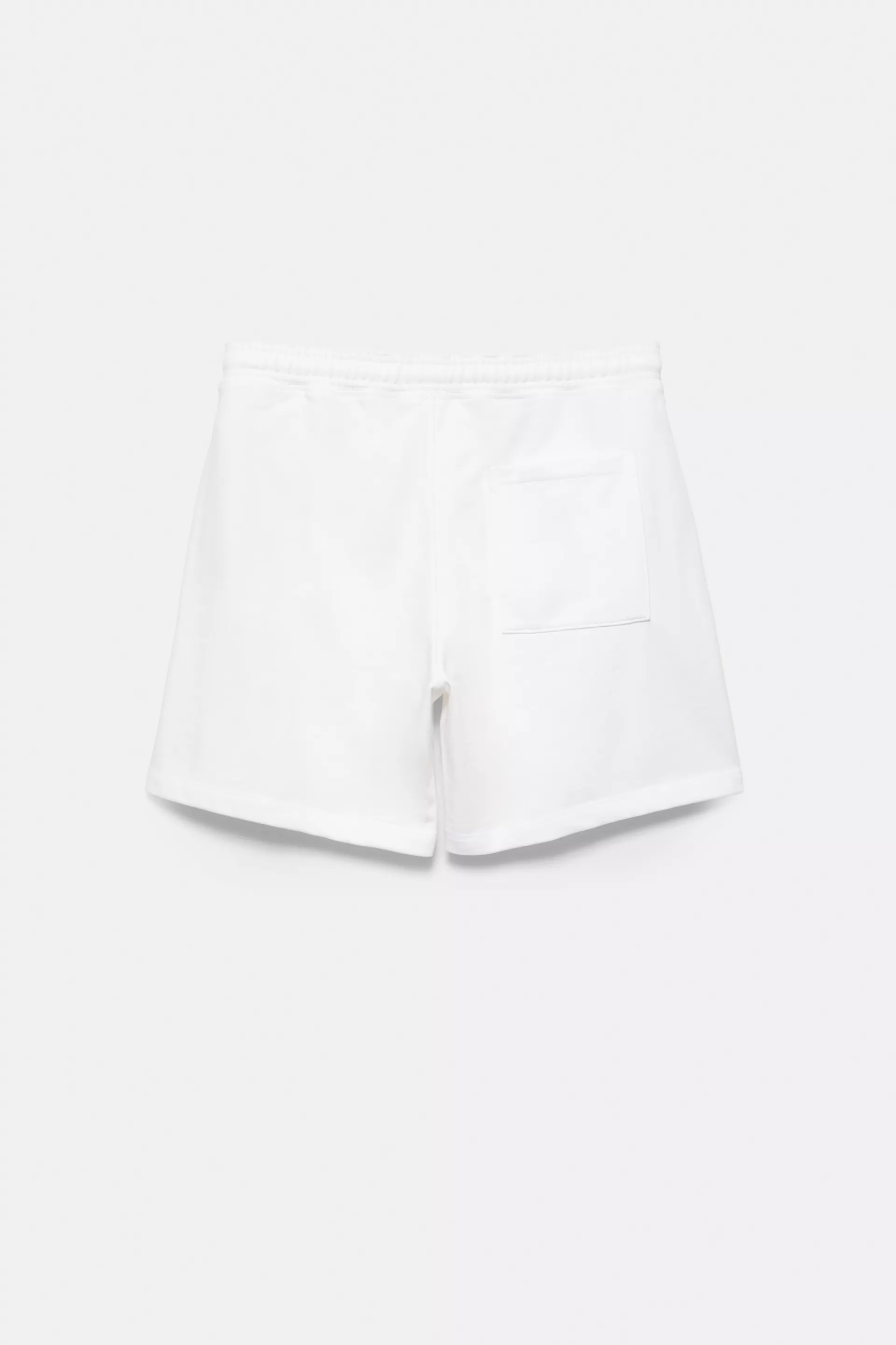 Pull&Bear STWD jogger Bermuda shorts — White