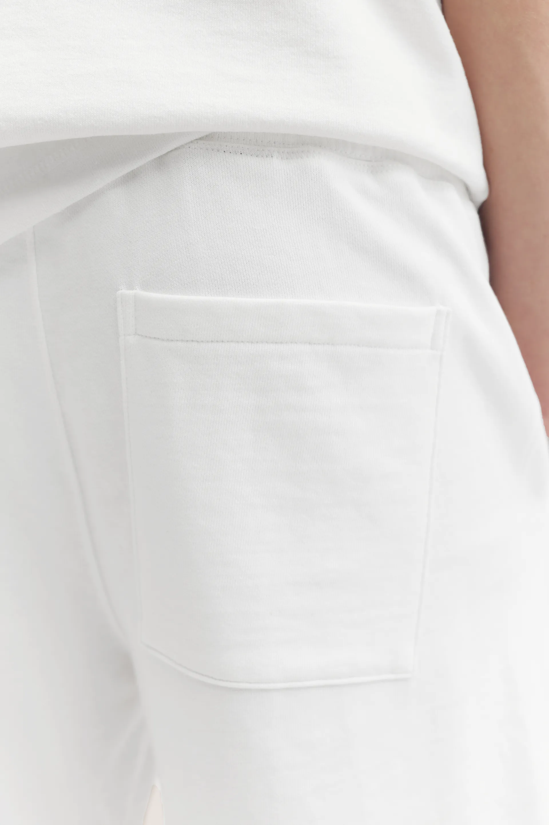 Pull&Bear STWD jogger Bermuda shorts — White
