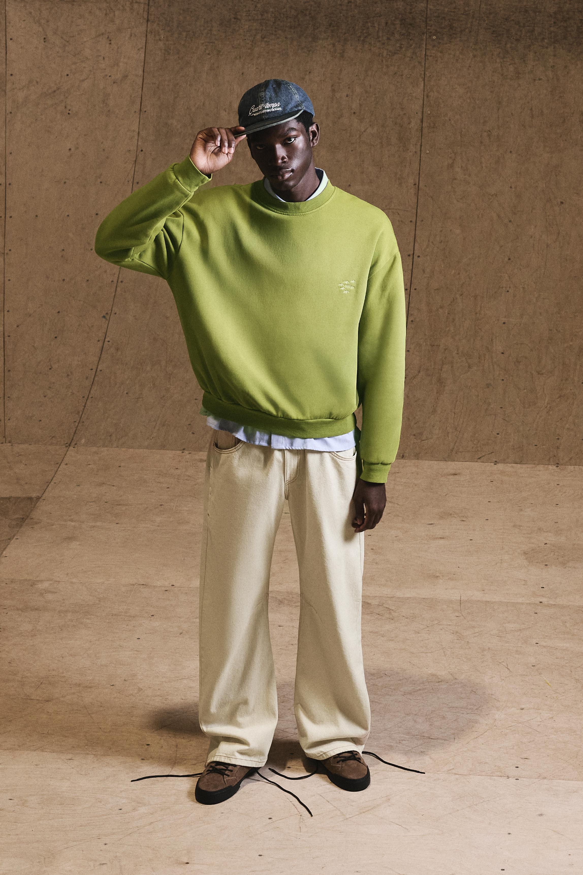 Pull&Bear Washed Star Sweatshirt — Kaki