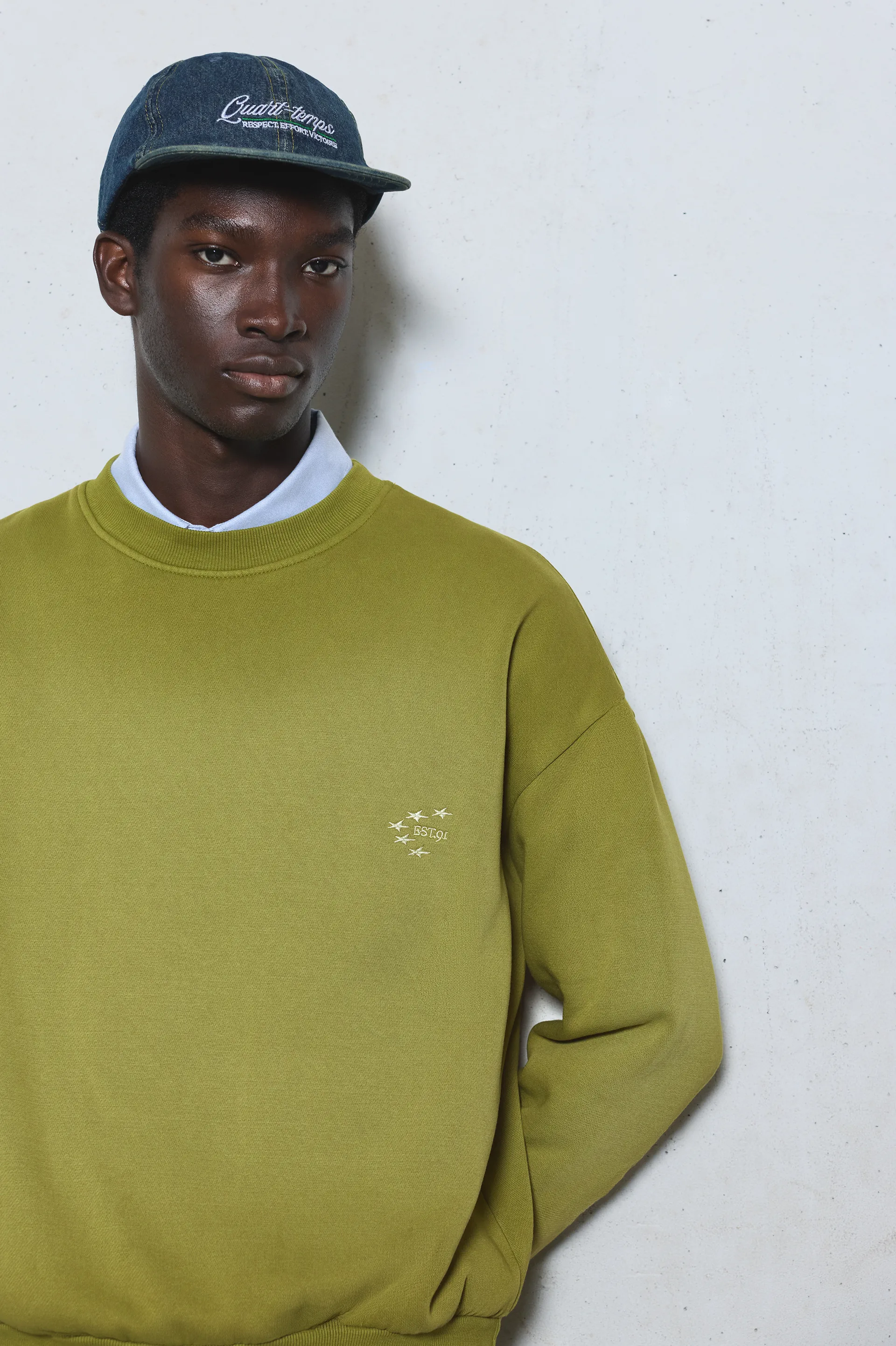 Pull&Bear Washed Star Sweatshirt — Kaki