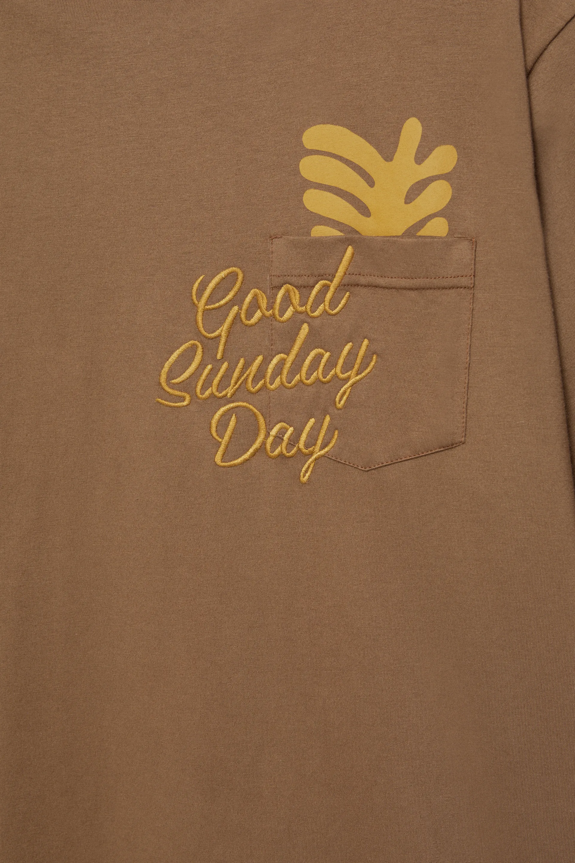 Pull&Bear Boxy Graphic Pocket Tee — Marron