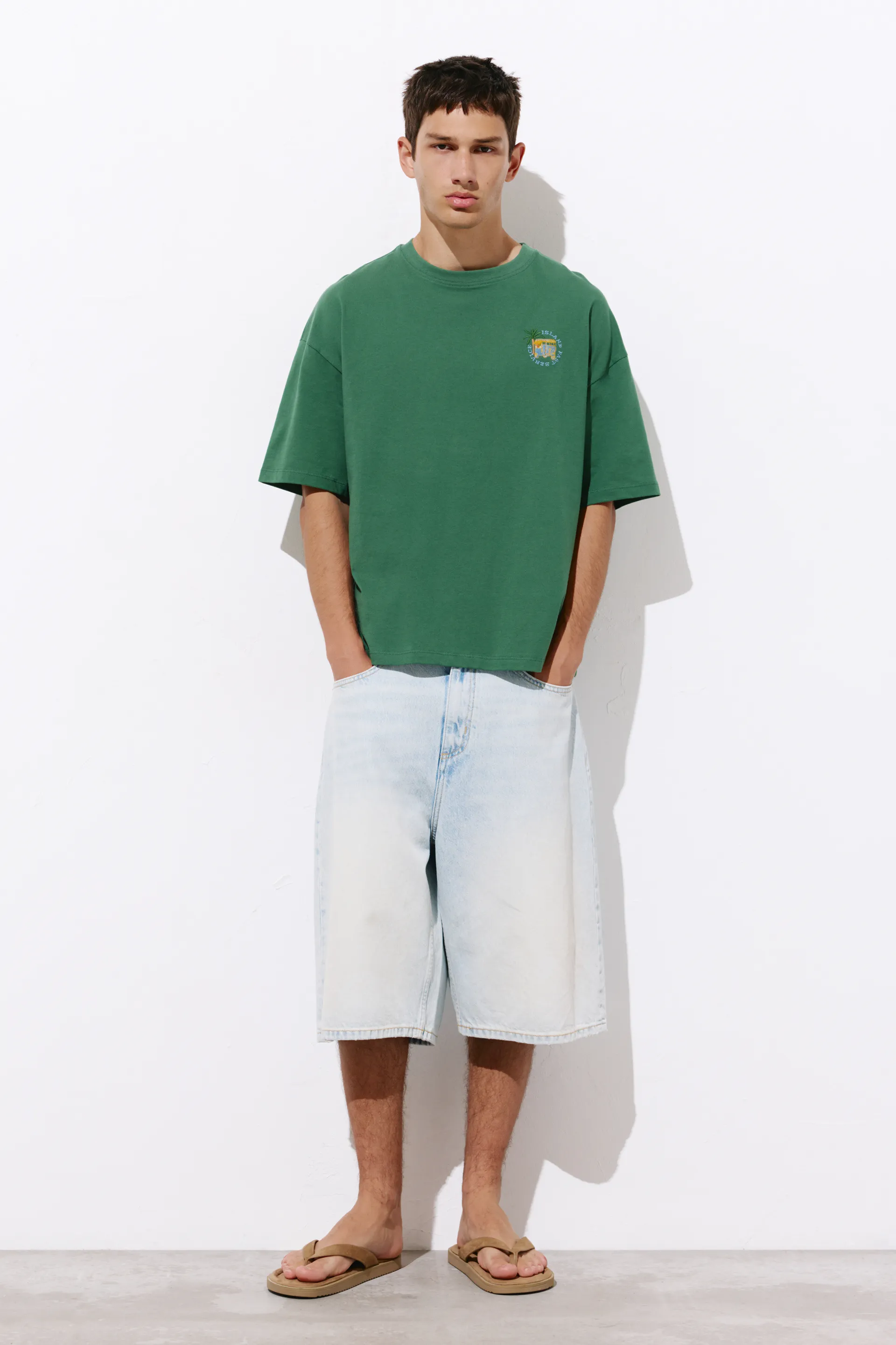 Pull&Bear Embroidered Relaxed Tee — Vert vigoré sombre