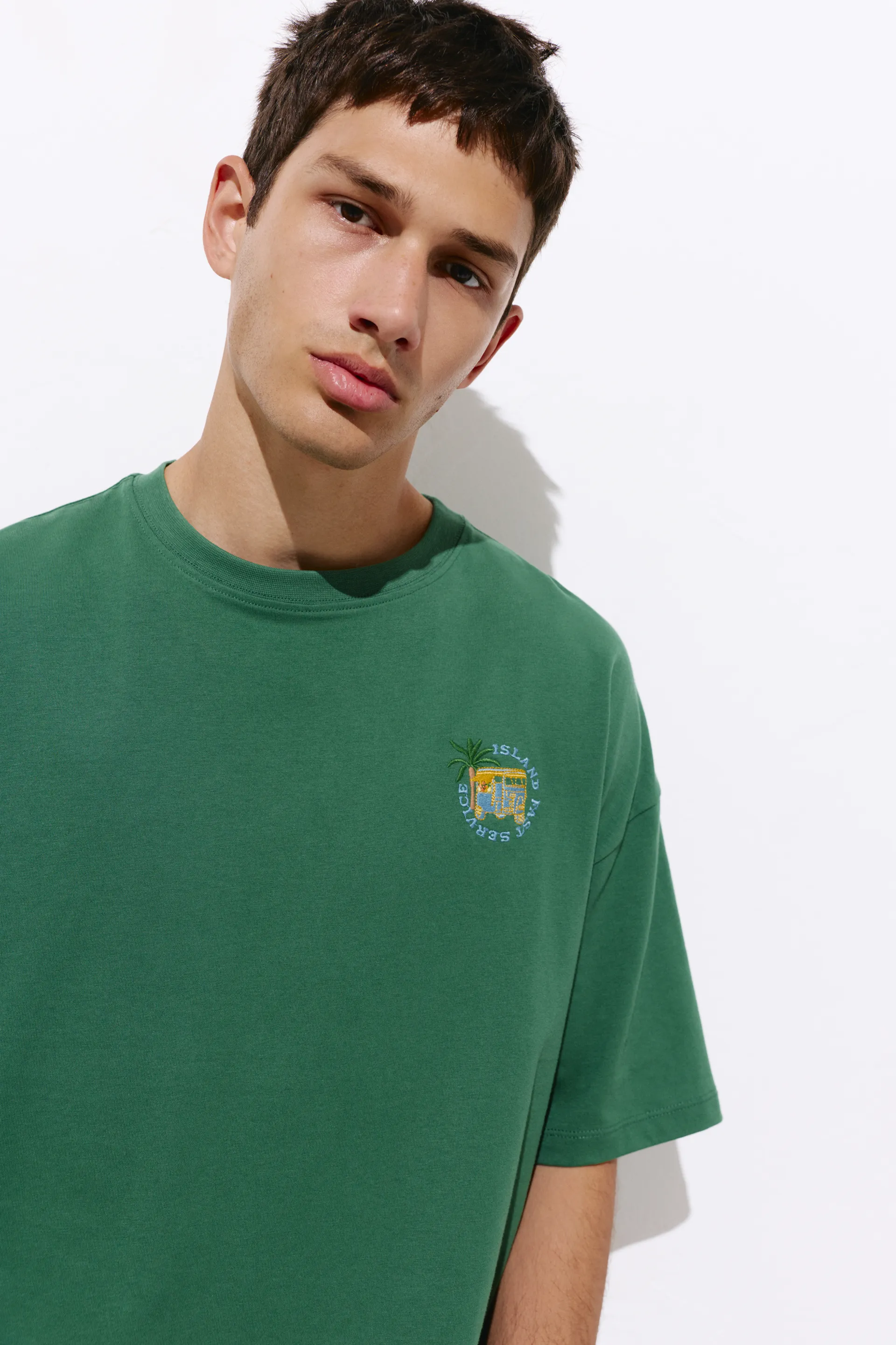 Pull&Bear Embroidered Relaxed Tee — Vert vigoré sombre