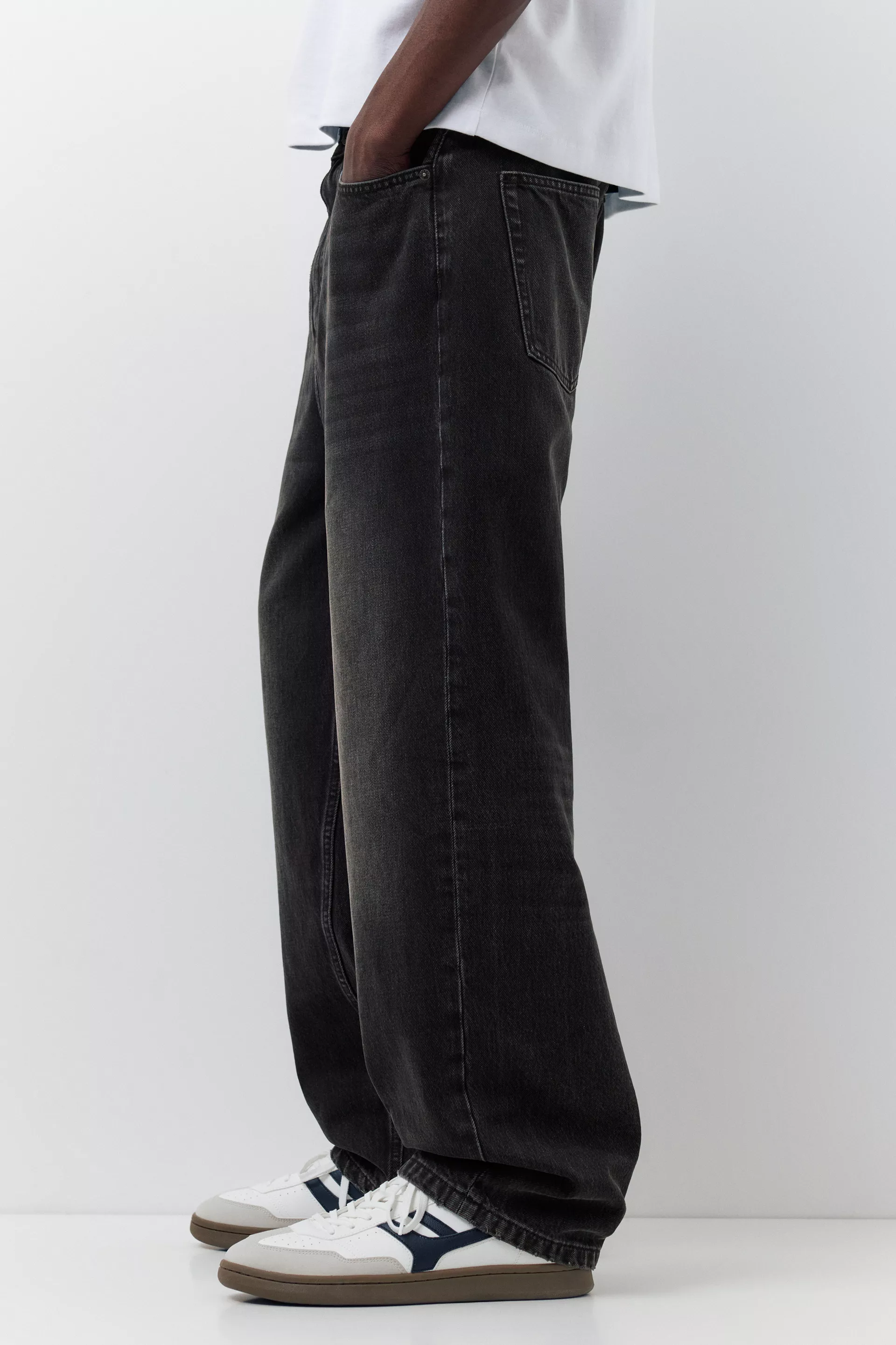Pull&Bear Baggy Five-Pocket Jeans — Noir délavé