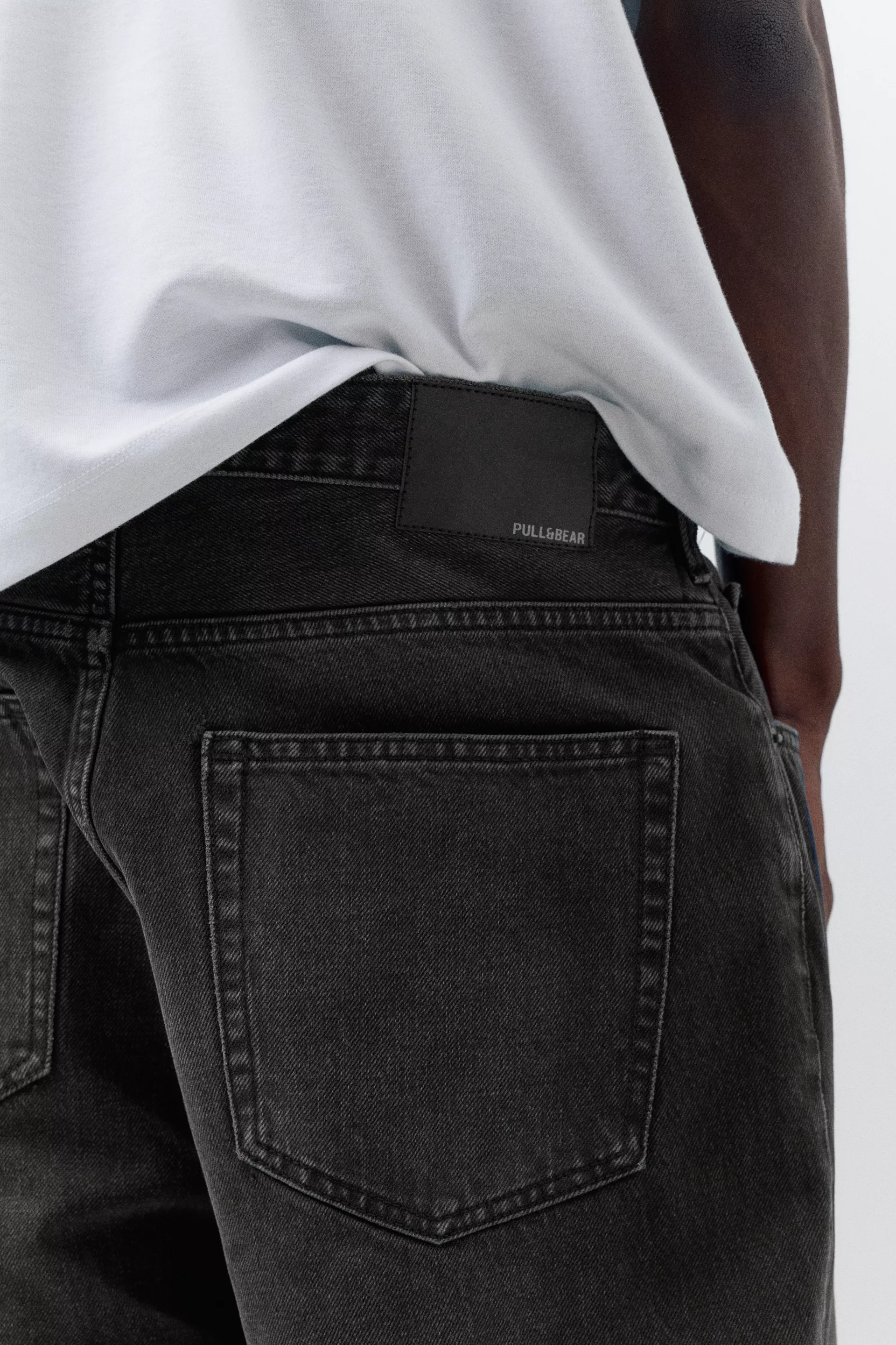 Pull&Bear Baggy Five-Pocket Jeans — Noir délavé