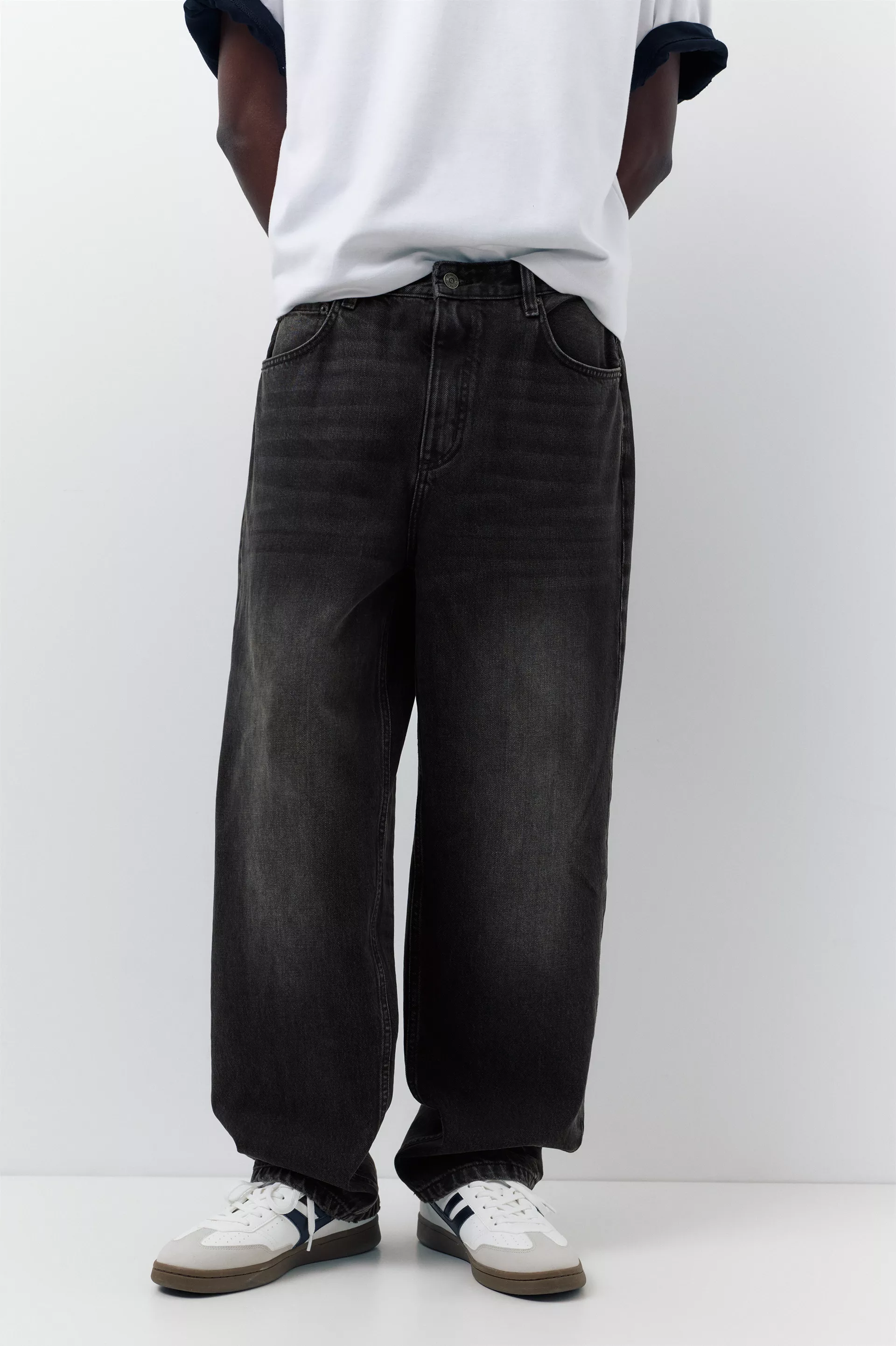 Pull&Bear Baggy Five-Pocket Jeans — Noir délavé