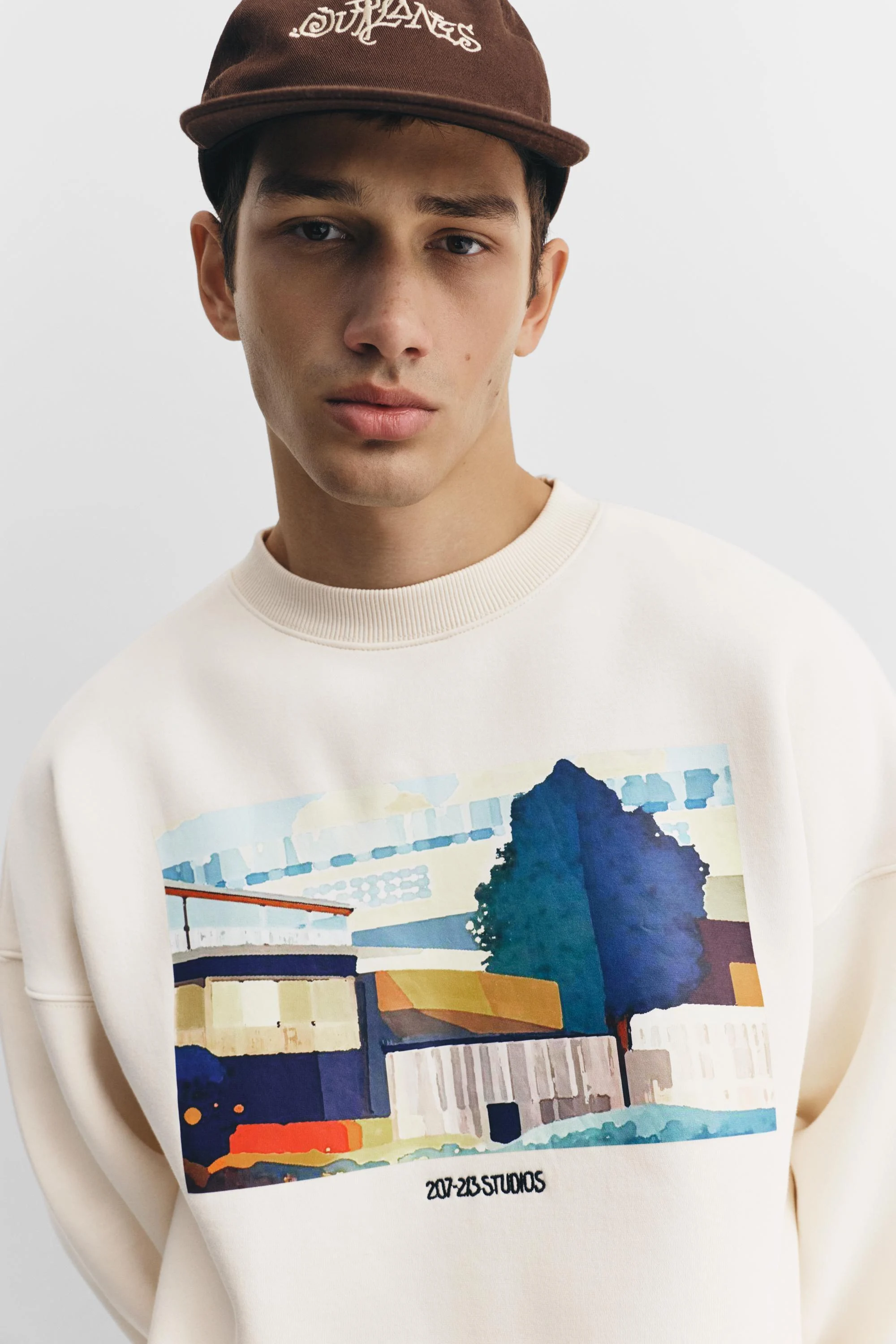 Pull&Bear Graphic Print Crewneck — Cream