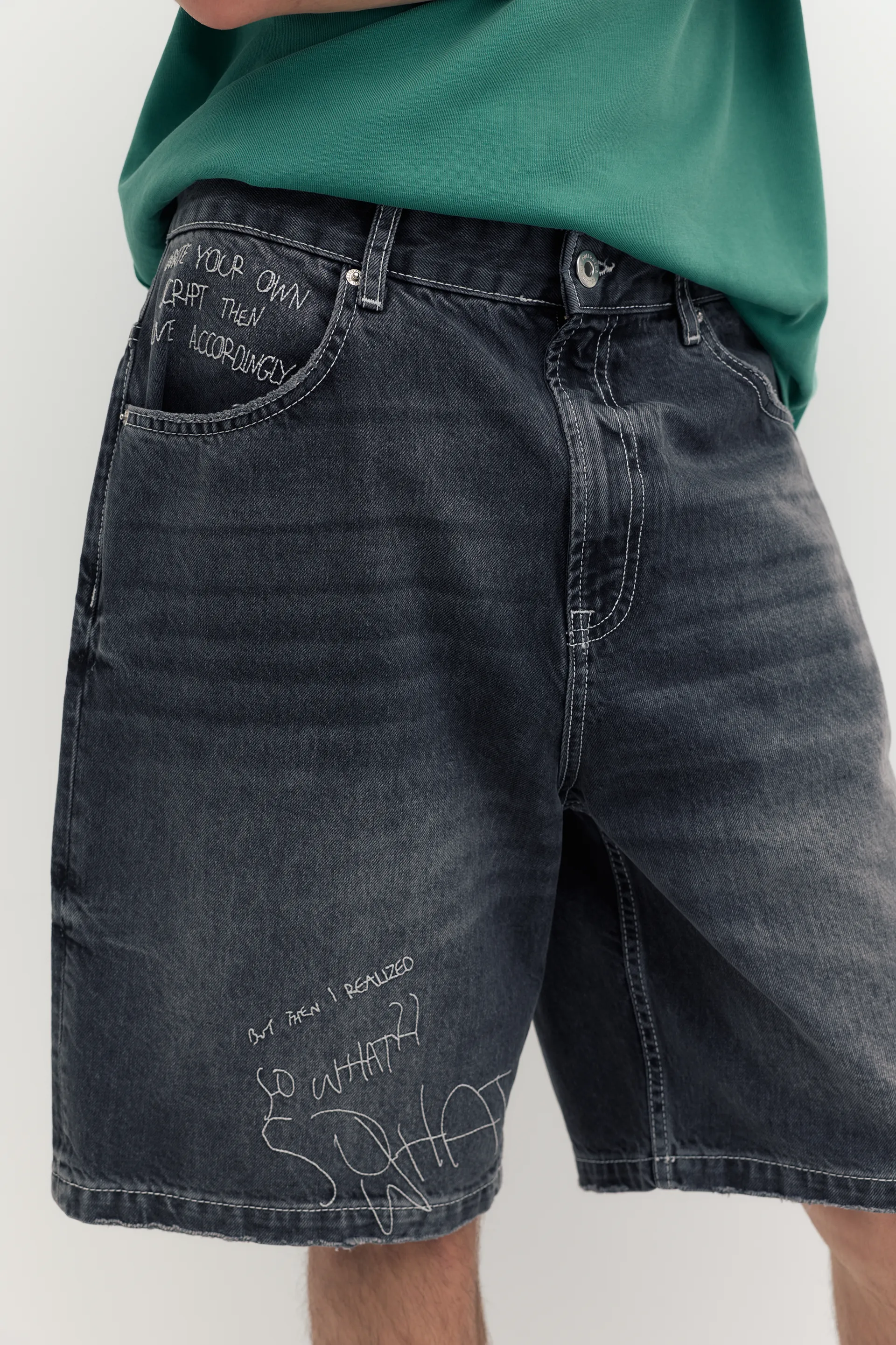 Pull&Bear Baggy Embroidered Denim Bermuda — Charcoal
