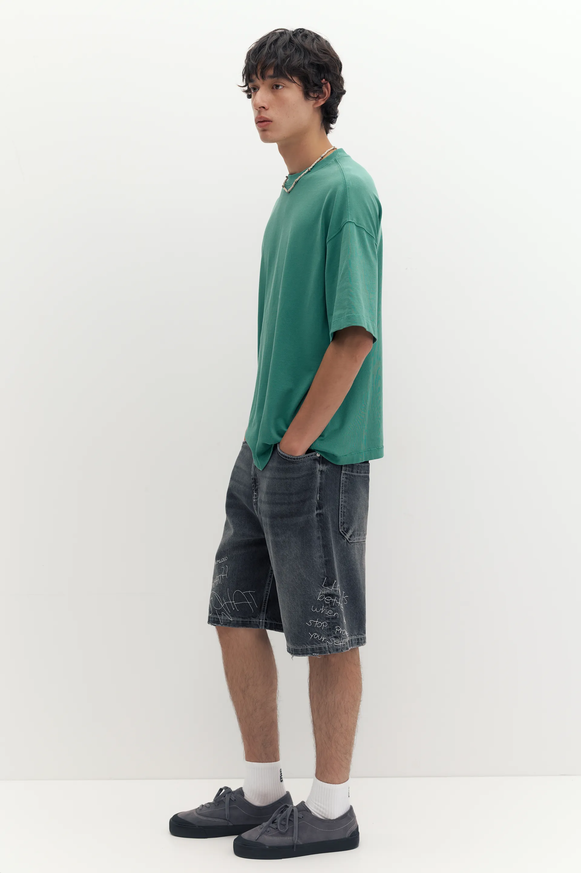 Pull&Bear Baggy Embroidered Denim Bermuda — Charcoal