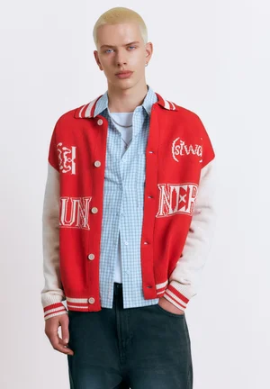 Cardigan en maille style collège