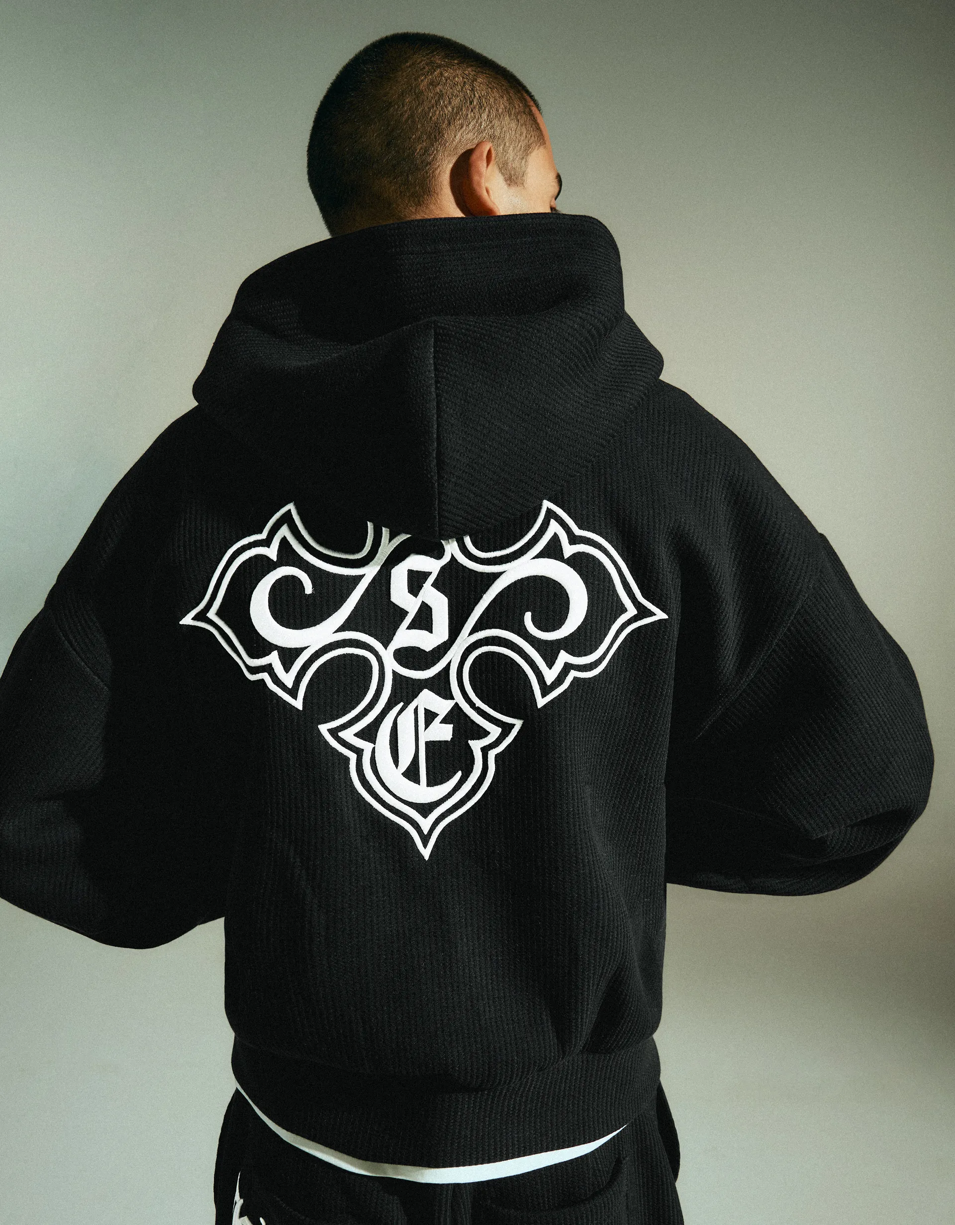 Bershka Embroidered waffle-knit hood sweatshirt — Black