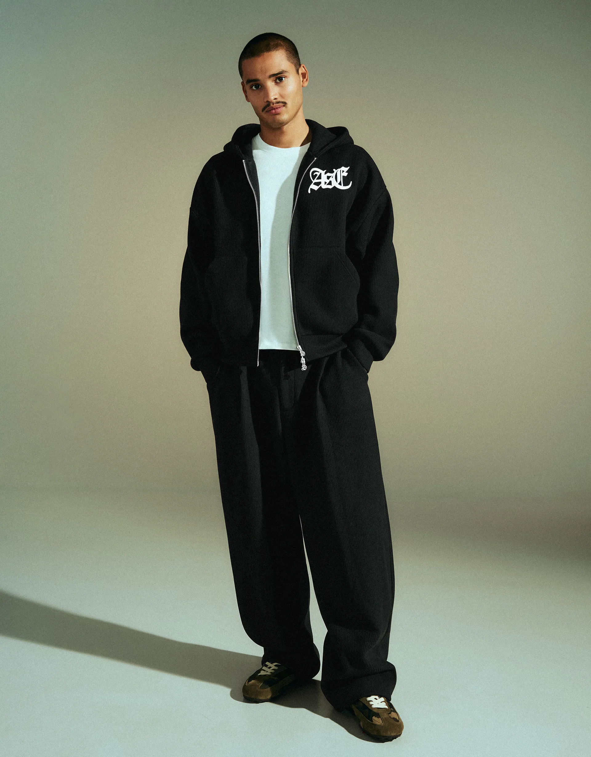 Bershka Embroidered waffle-knit hood sweatshirt — Black