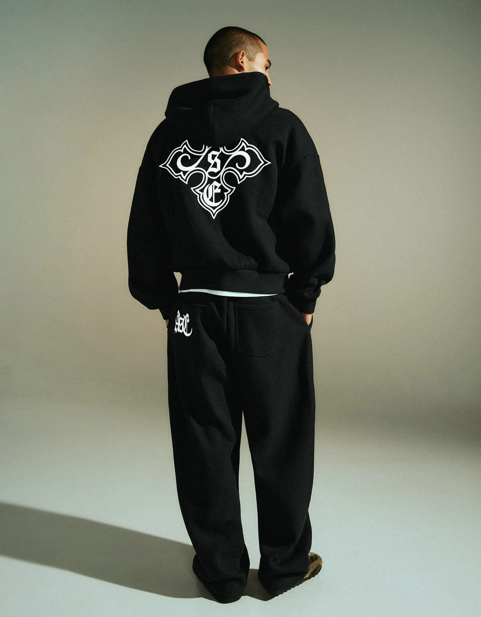 Bershka Embroidered waffle-knit hood sweatshirt — Black