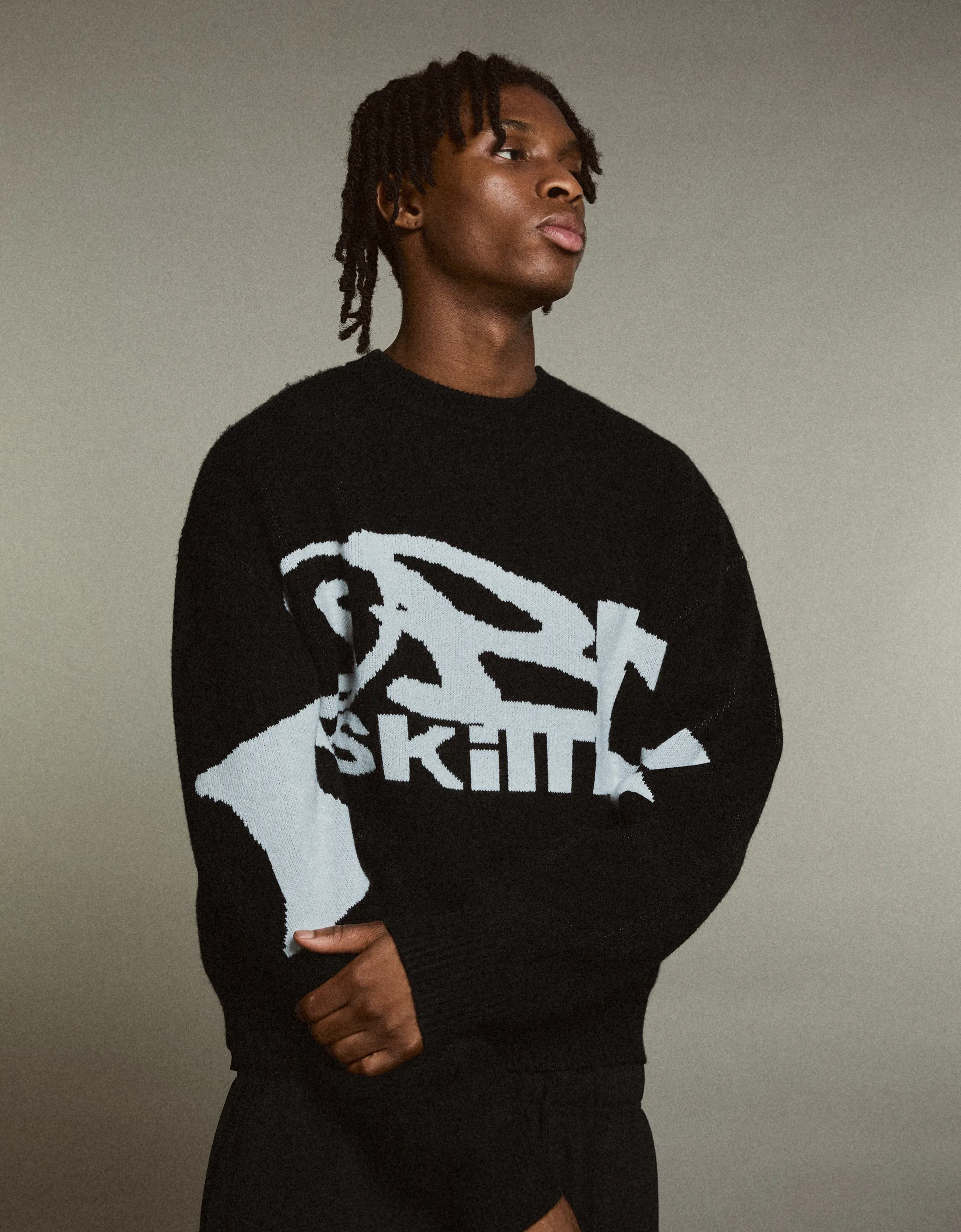 Bershka Graphic Jacquard Sweater — أسود