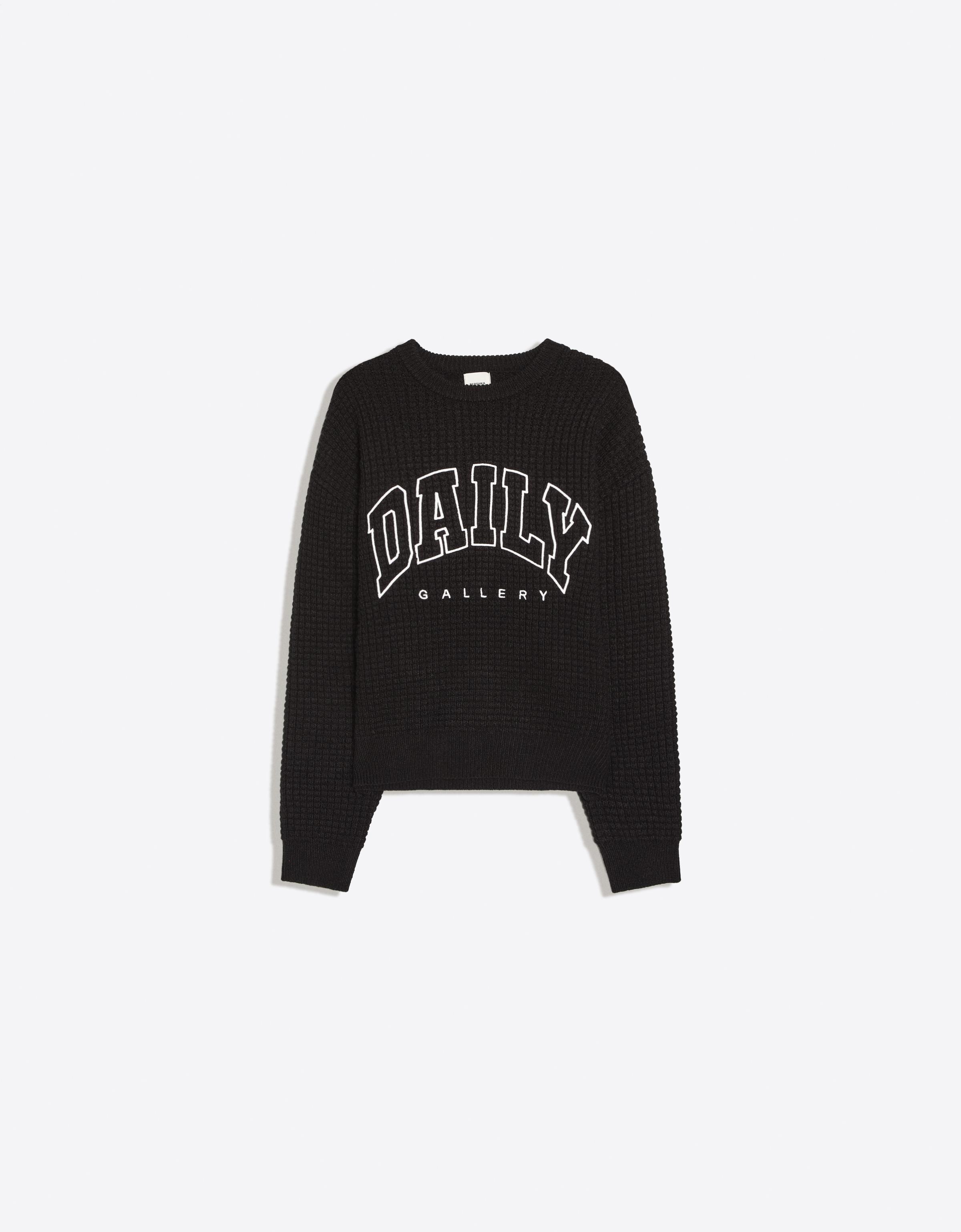 Bershka Pull à col rond gaufré brodé — Noir