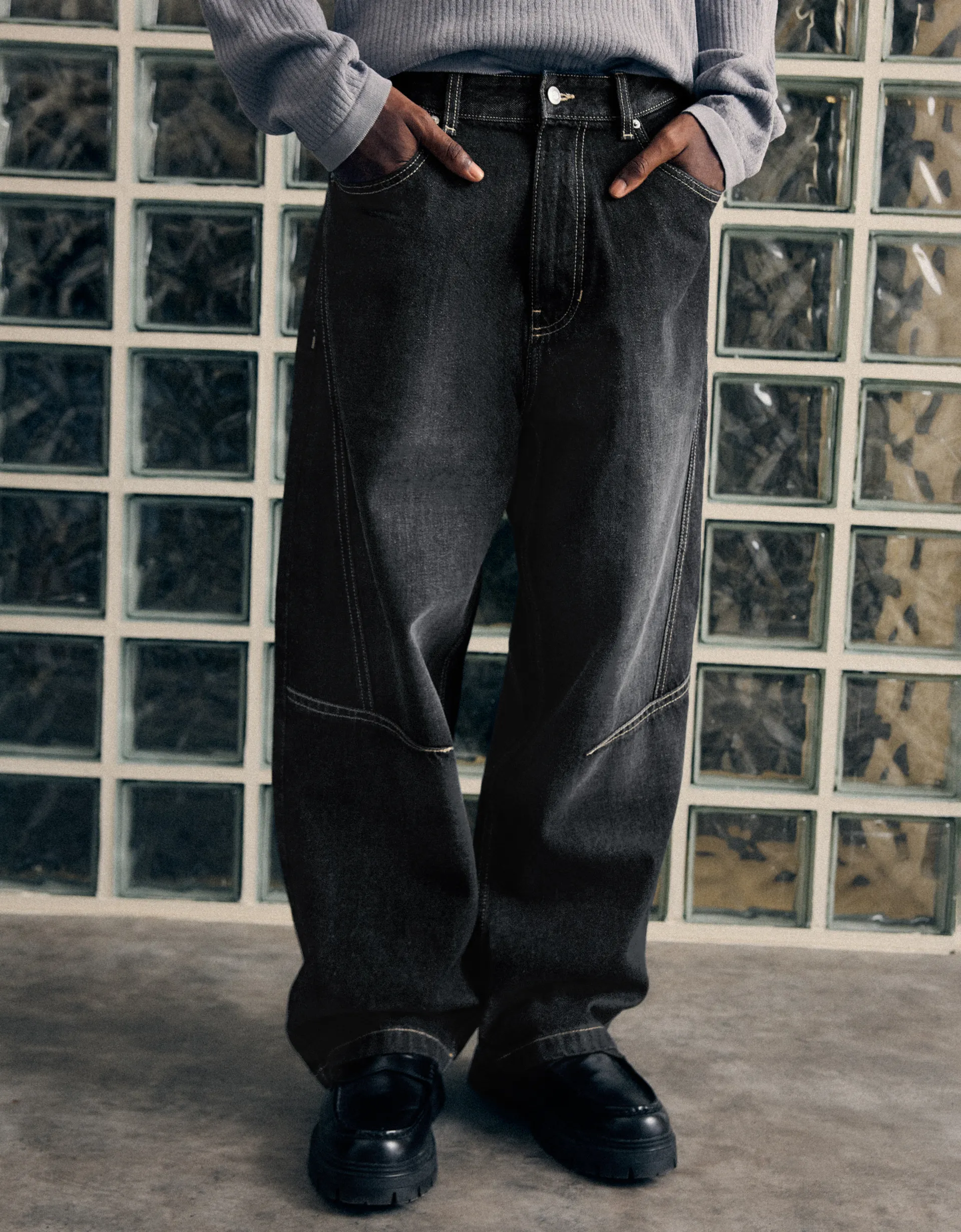Bershka Balloon Fit Denim Jeans — Noir