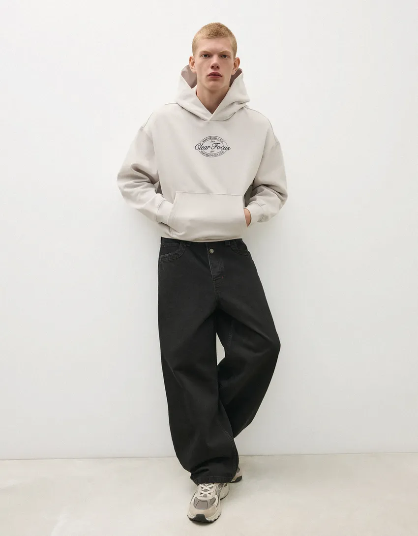 Bershka Sweat à capuche imprimé — Gris