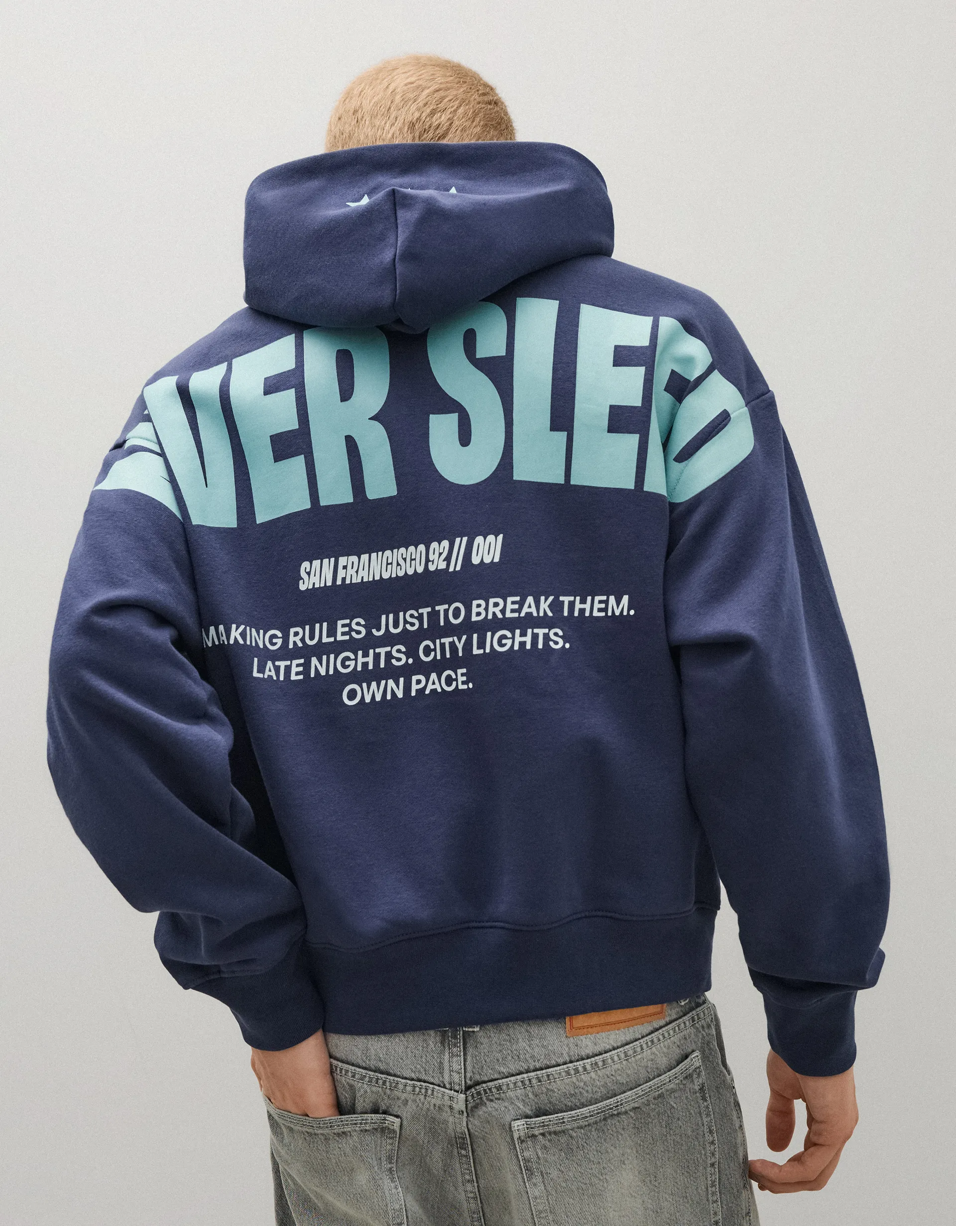Bershka Sweat à capuche imprimé — Marine