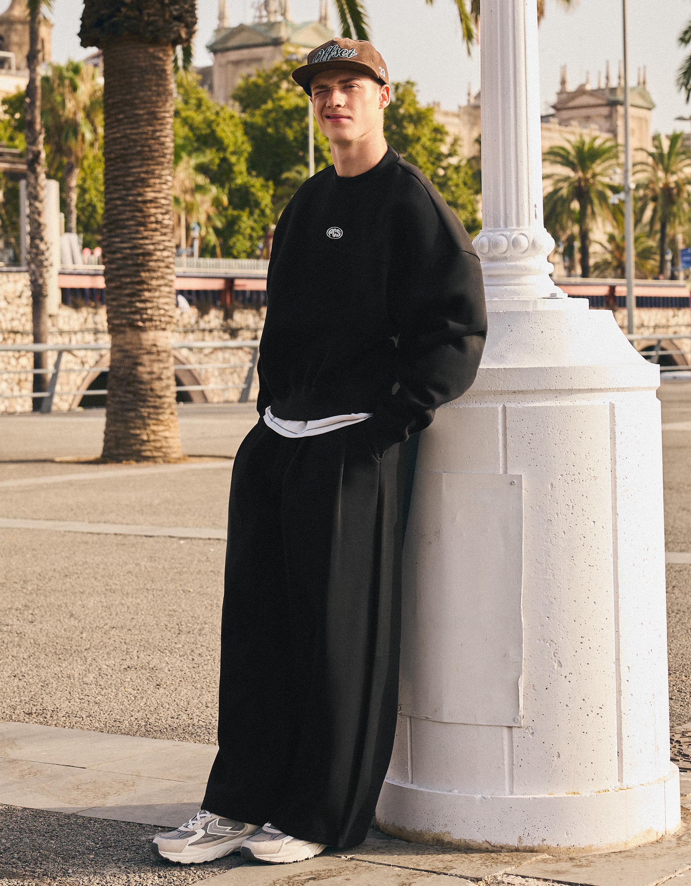 Bershka Patch Crewneck Sweatshirt — Noir