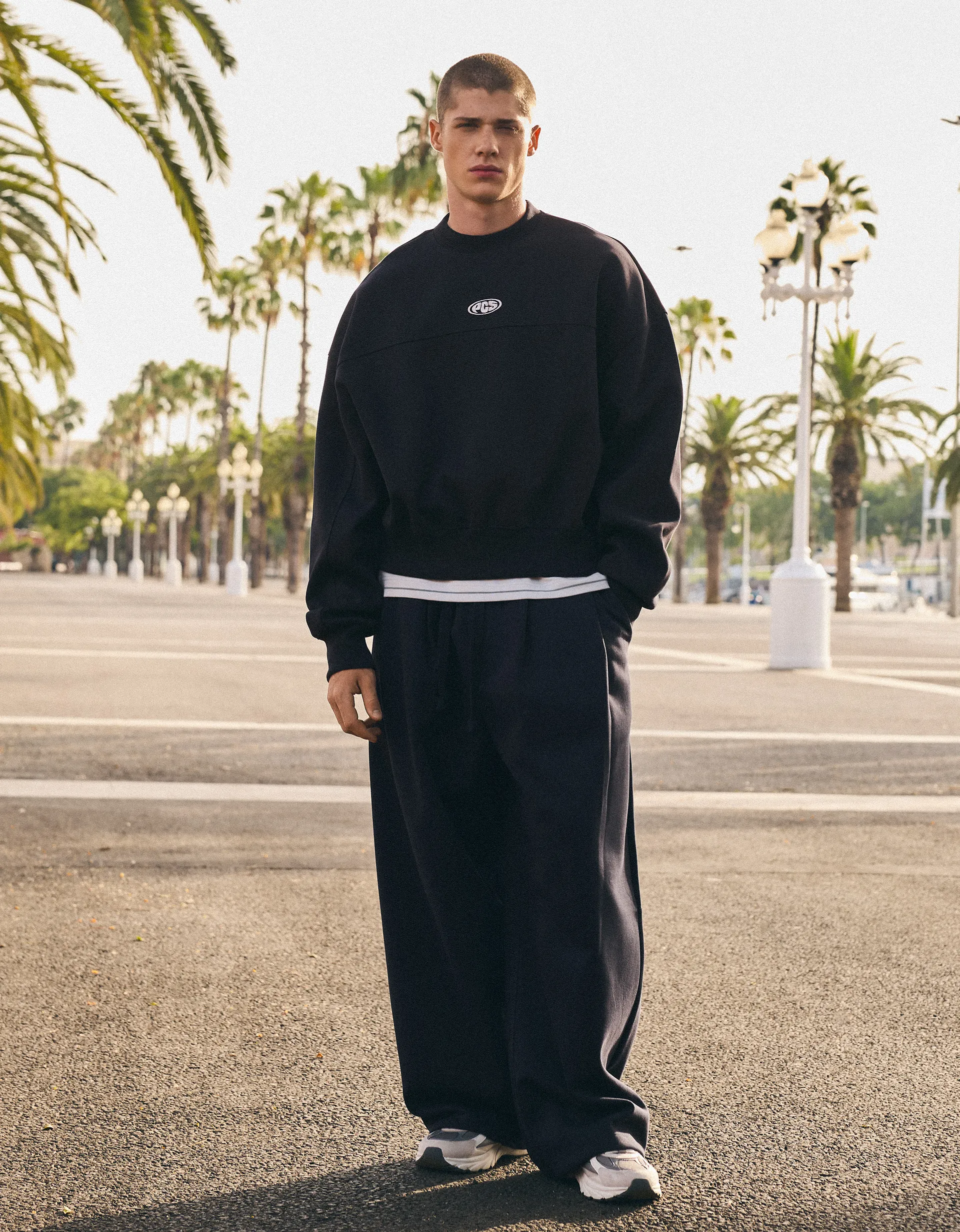 Bershka Patch Crewneck Sweatshirt — Marine