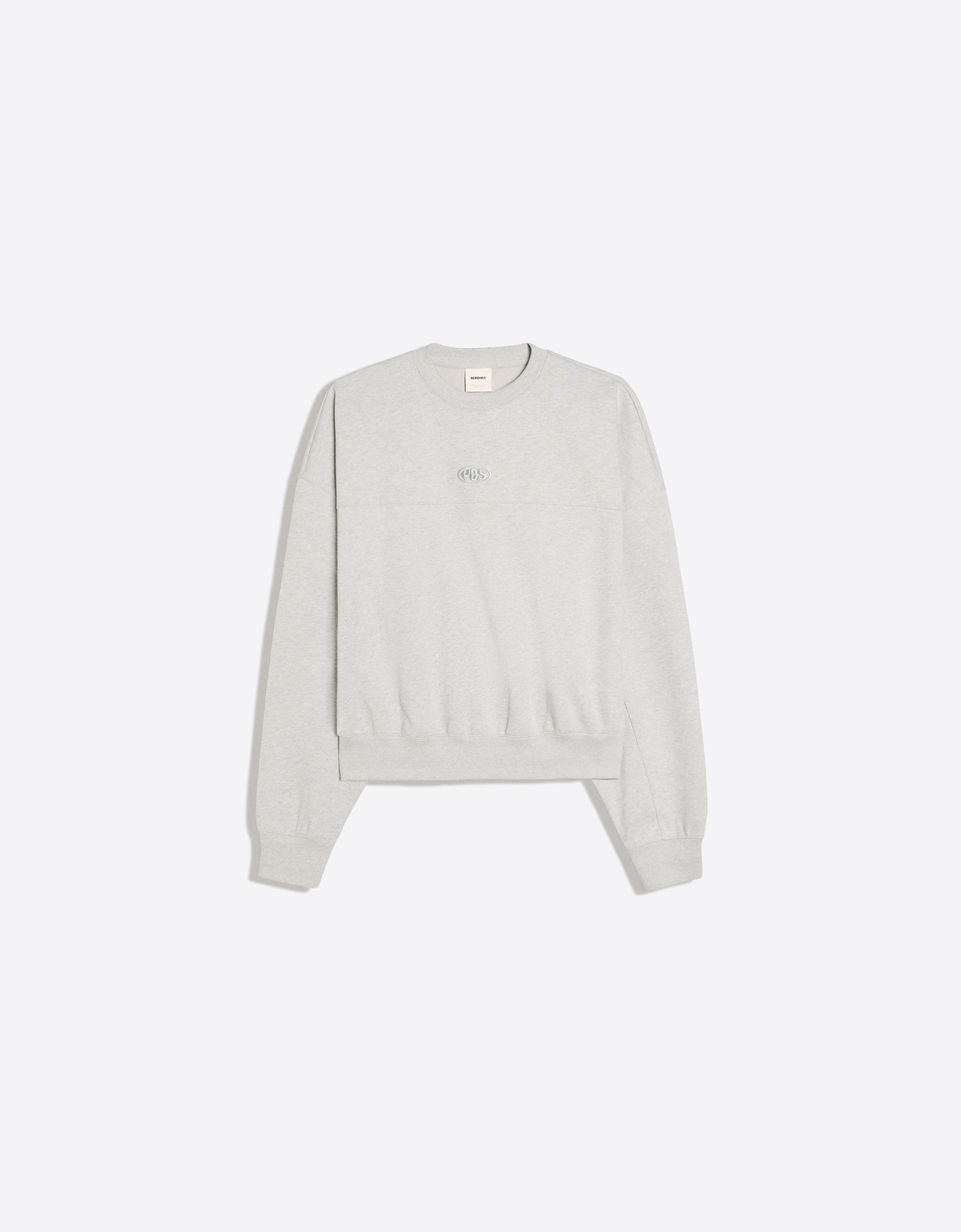 Bershka Patch Crewneck Sweatshirt — Gris