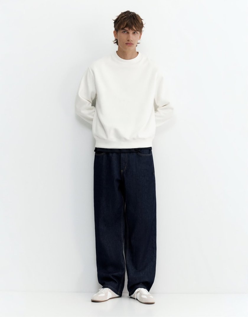 Pull&Bear Pull&Bear Relaxed fit sweatshirt in sky blue — White